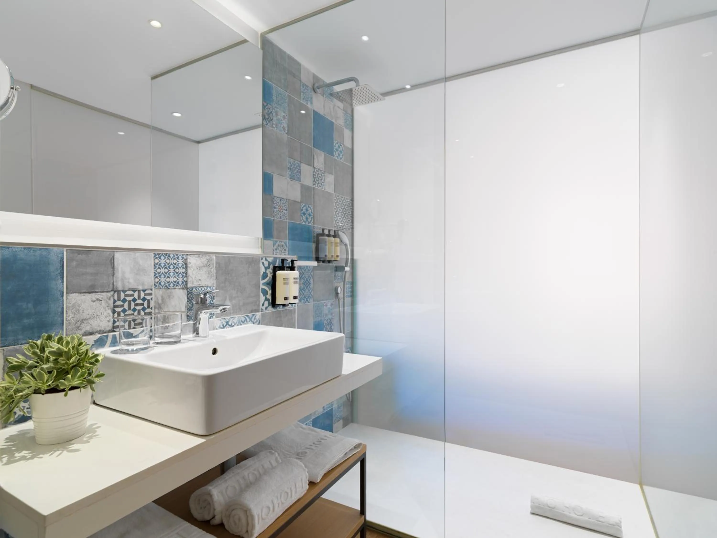 Bathroom in H10 Casa del Mar