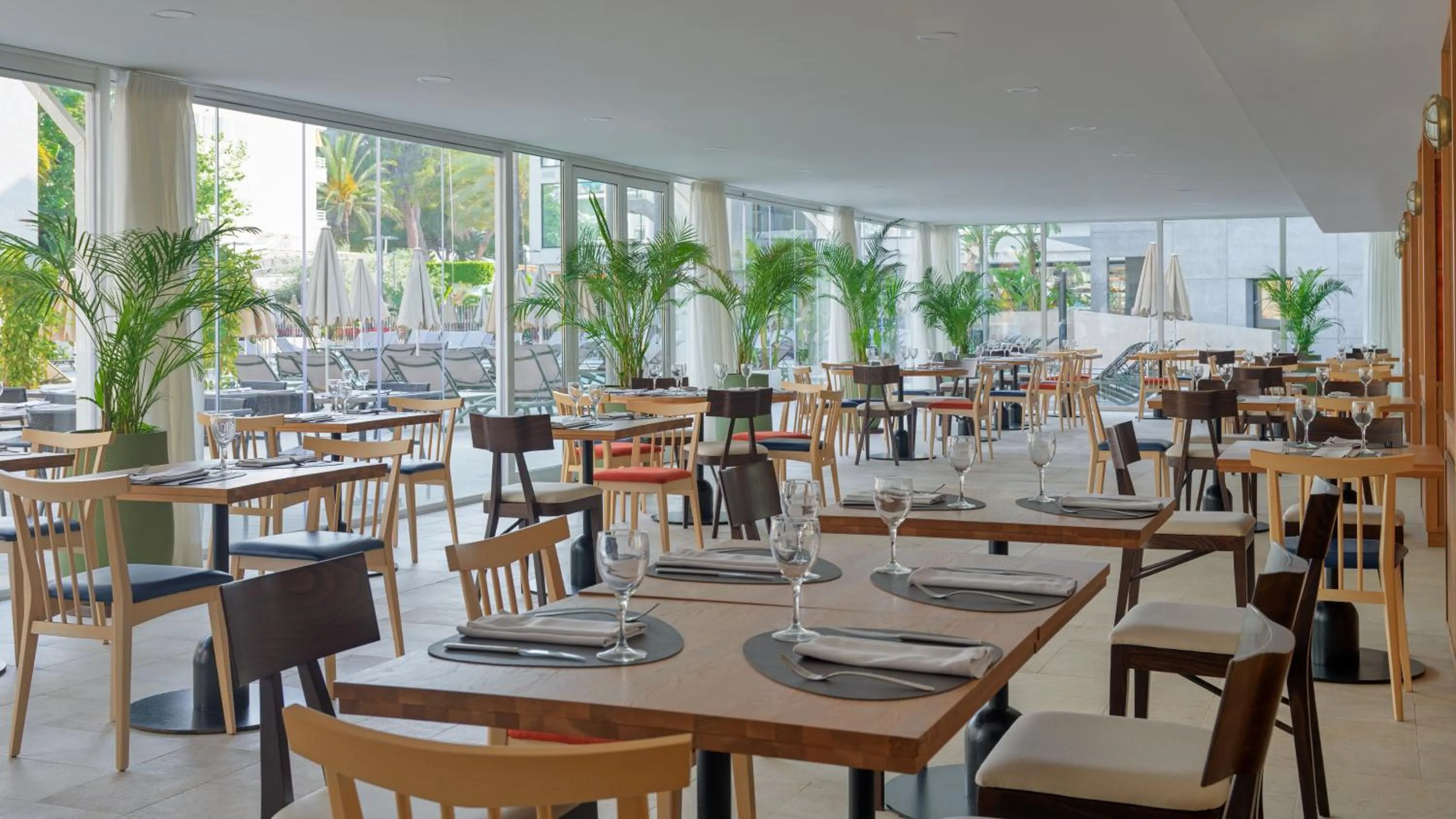 Restaurant/places to eat in H10 Casa del Mar