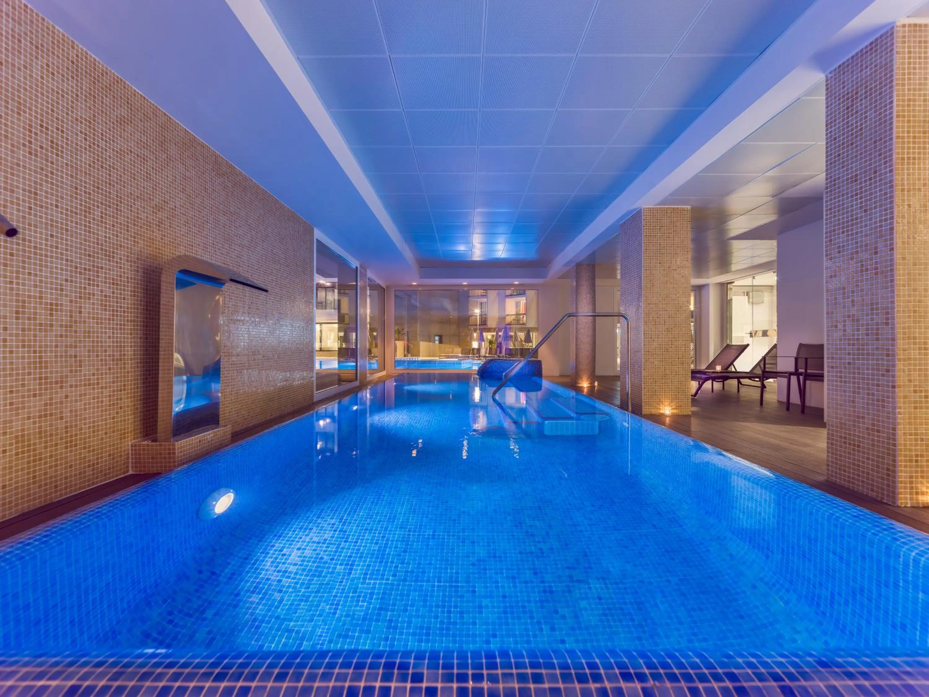 Swimming pool in H10 Casa del Mar