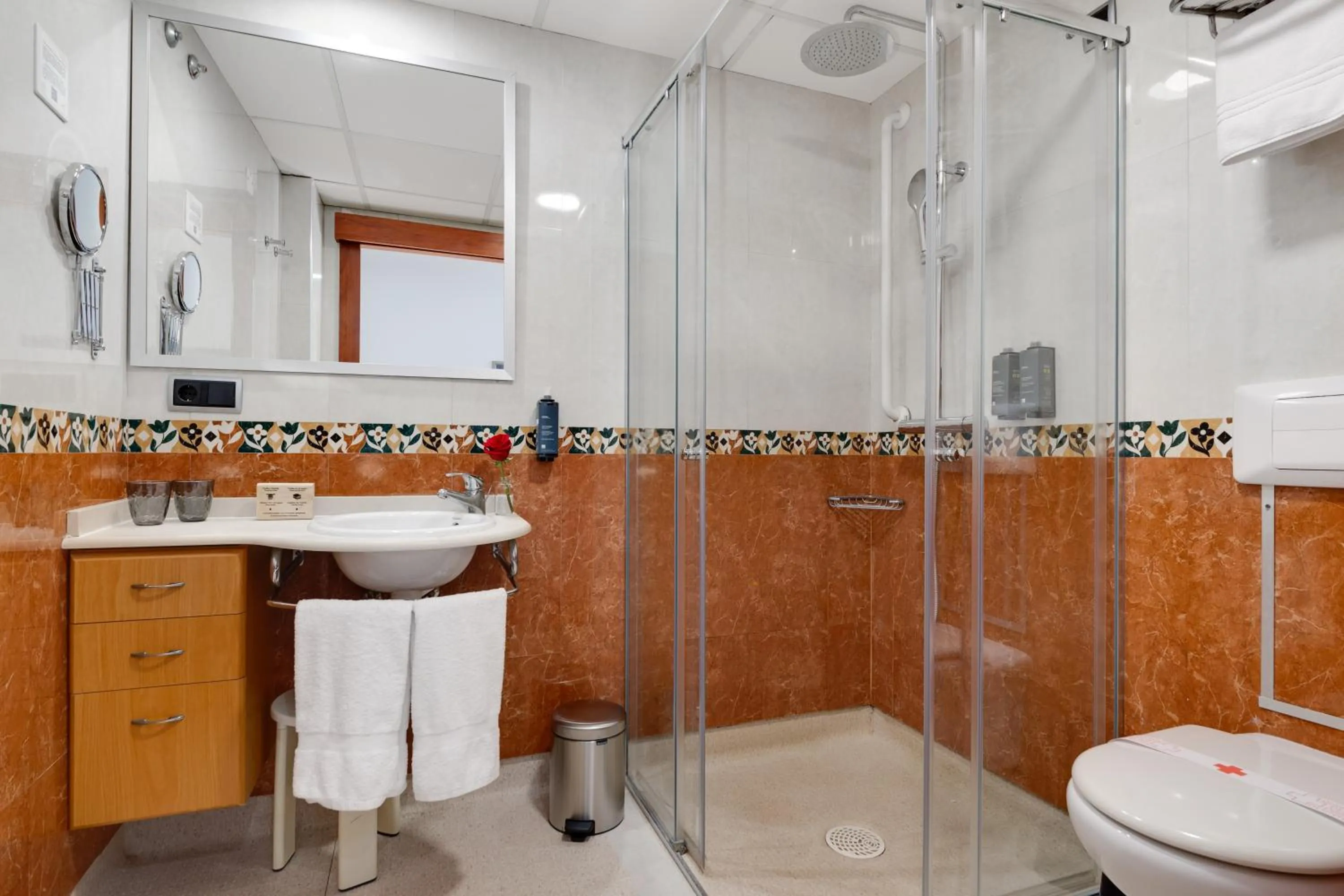 Bathroom in Daniya Denia Spa & Business 4*