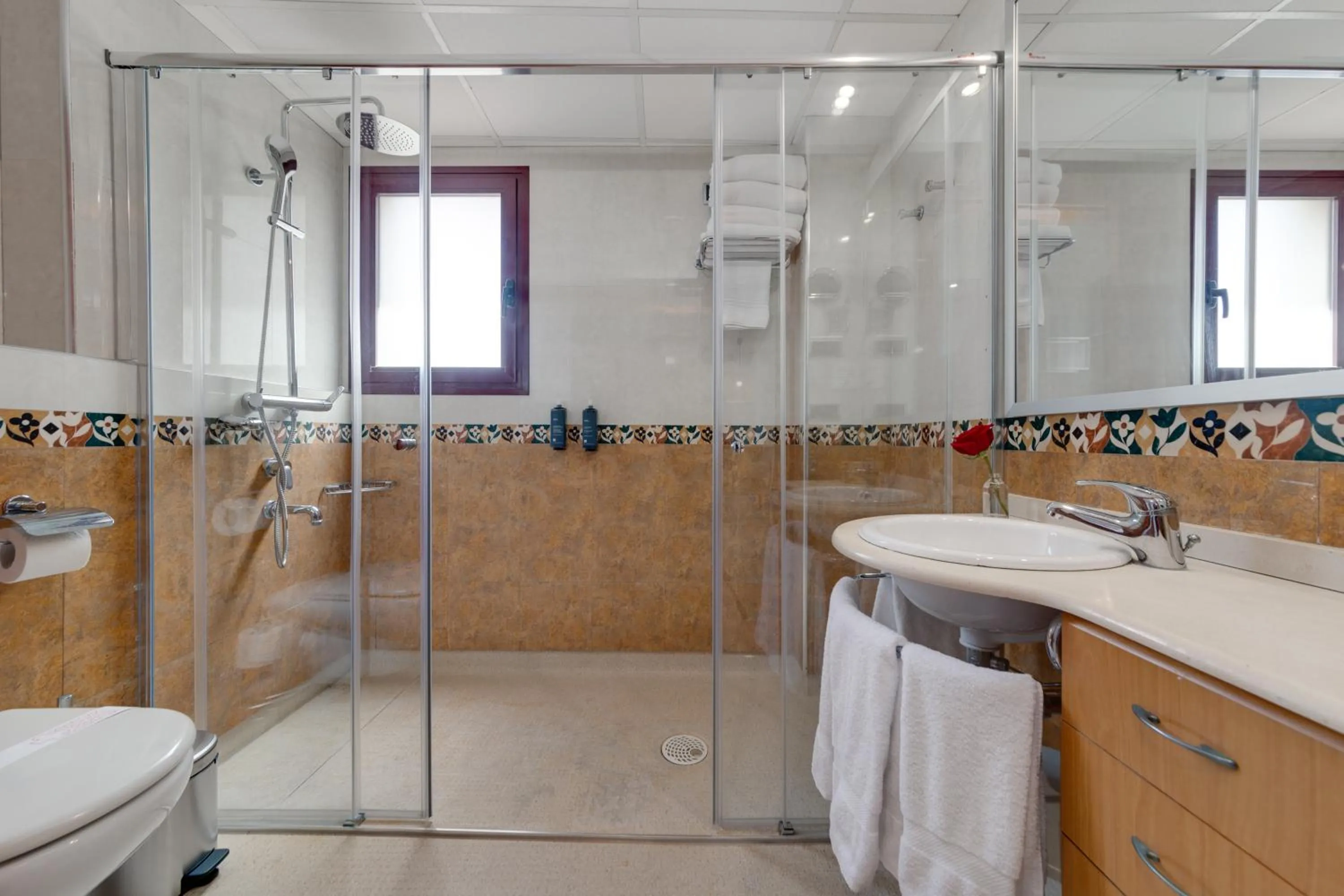 Shower in Daniya Denia Spa & Business 4*