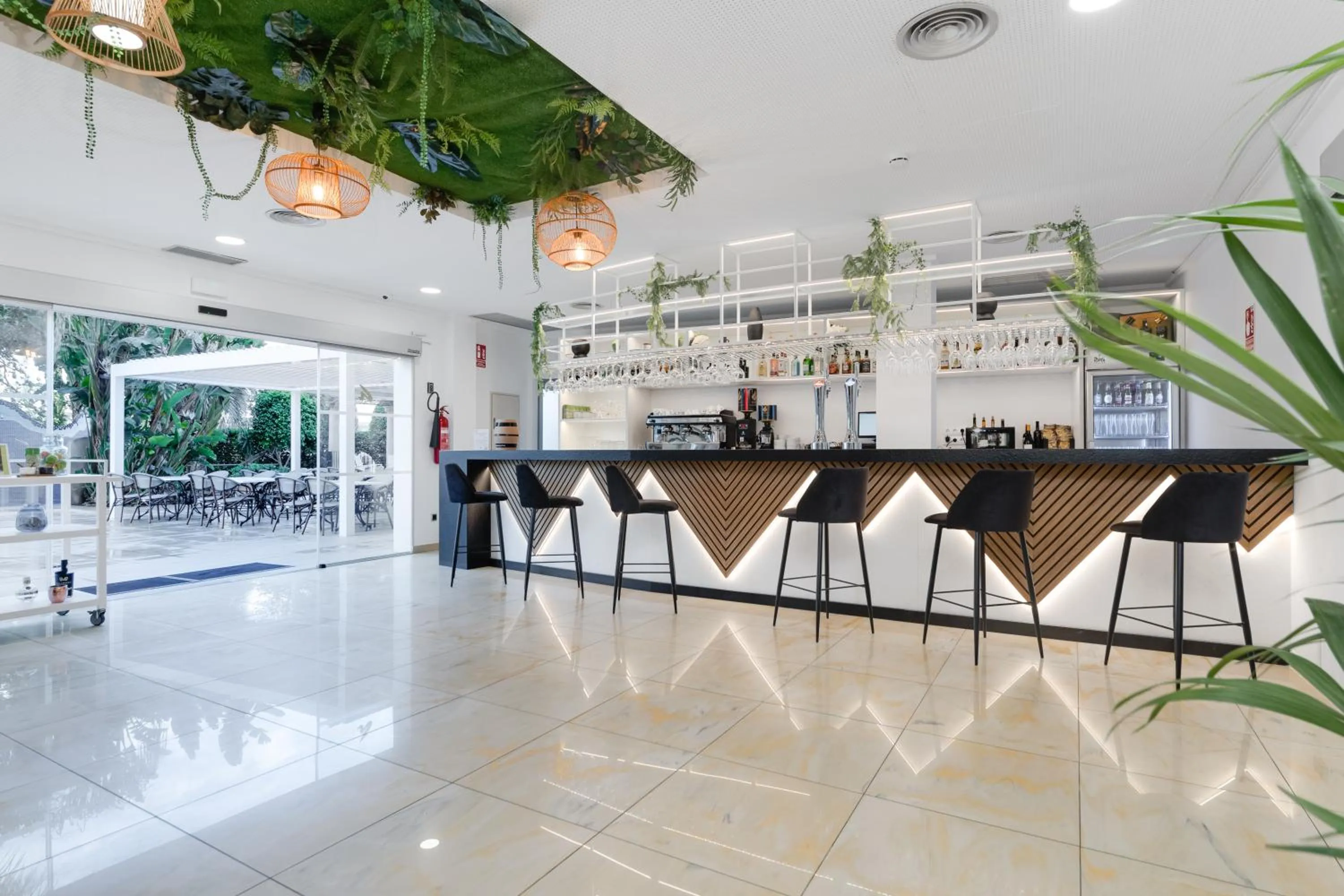Lounge or bar in Daniya Denia Spa & Business 4*