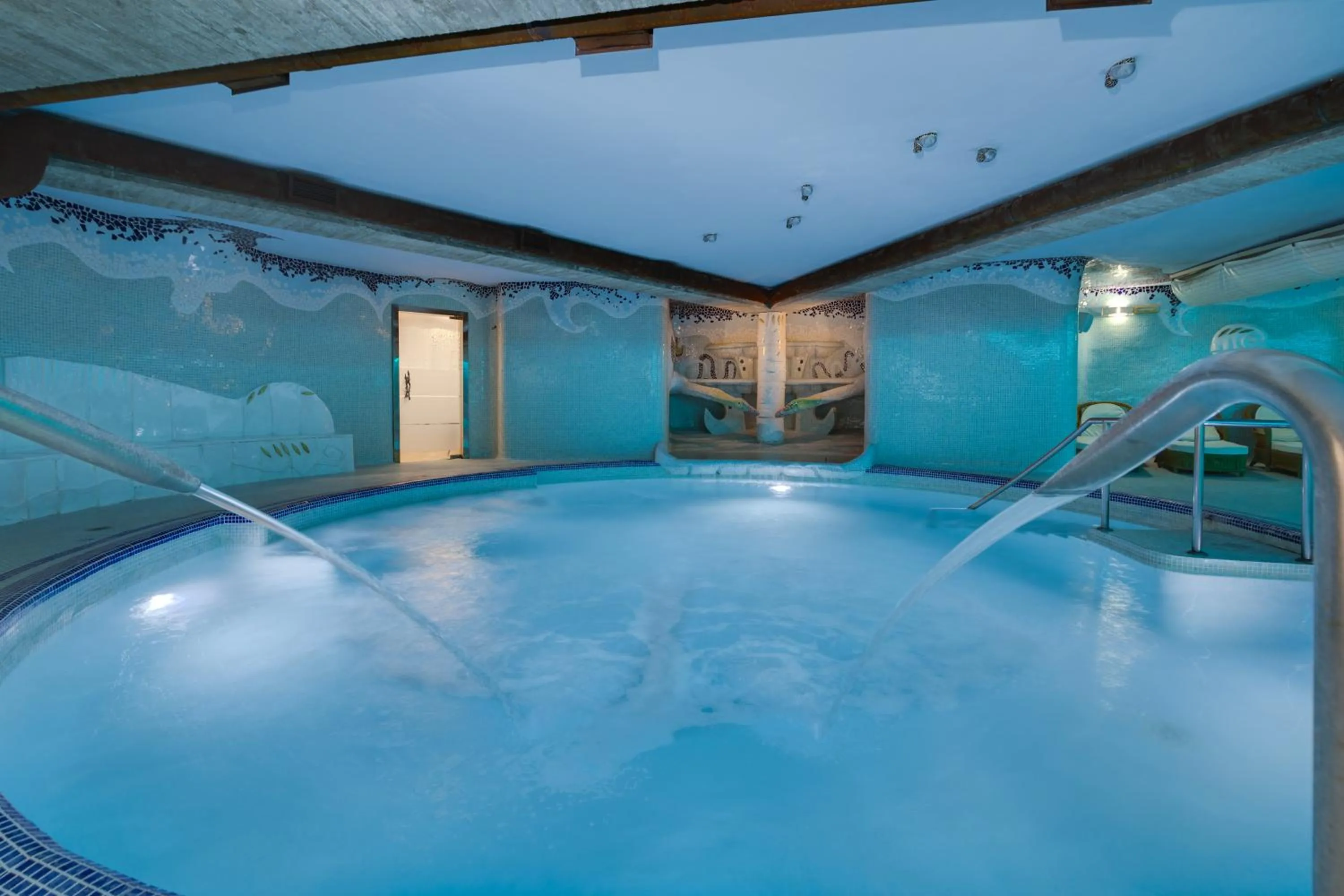 Swimming pool in Daniya Denia Spa & Business 4*