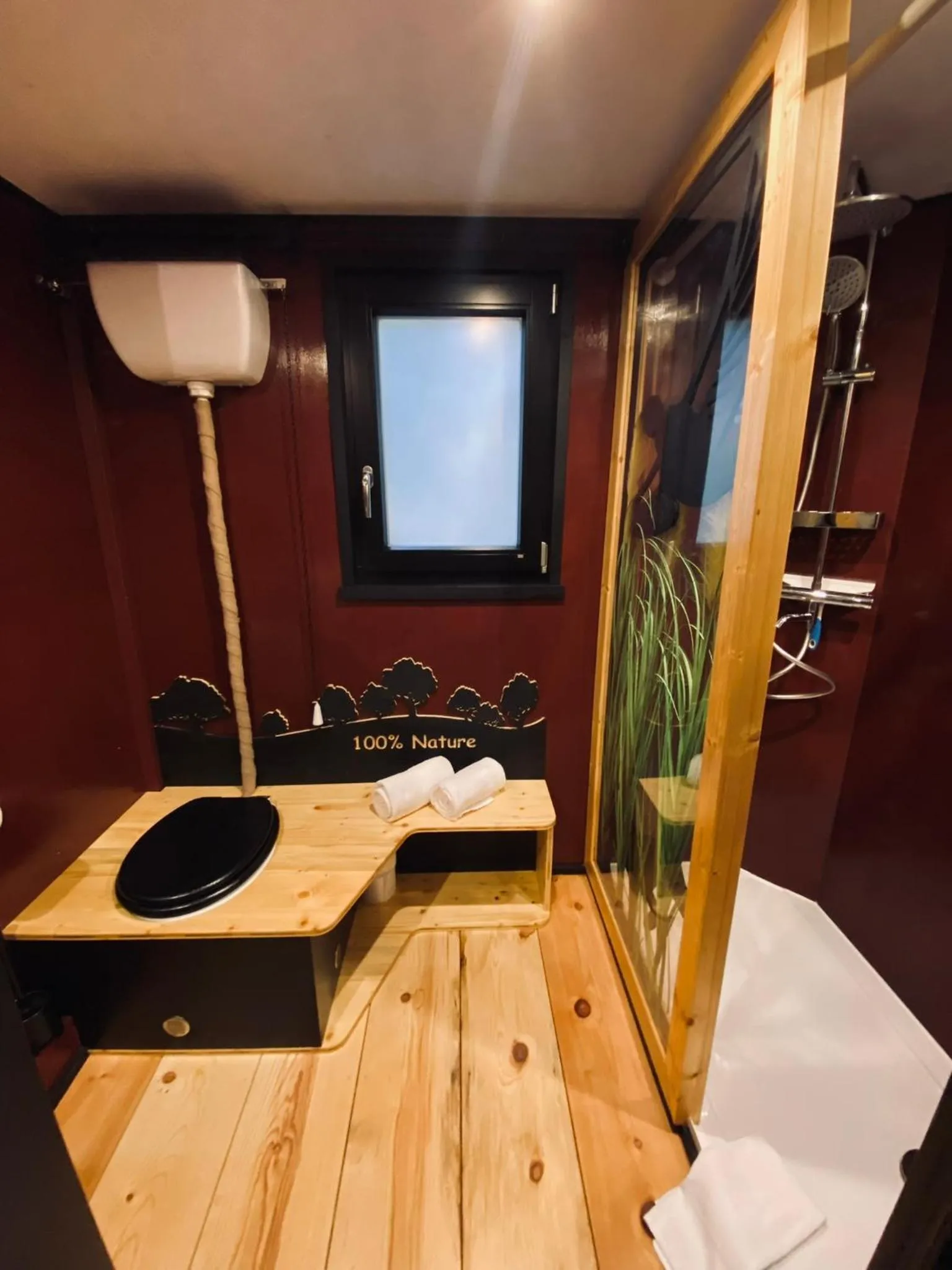 Toilet in Tiny House Bigge im PIER9 Tiny House Hotel