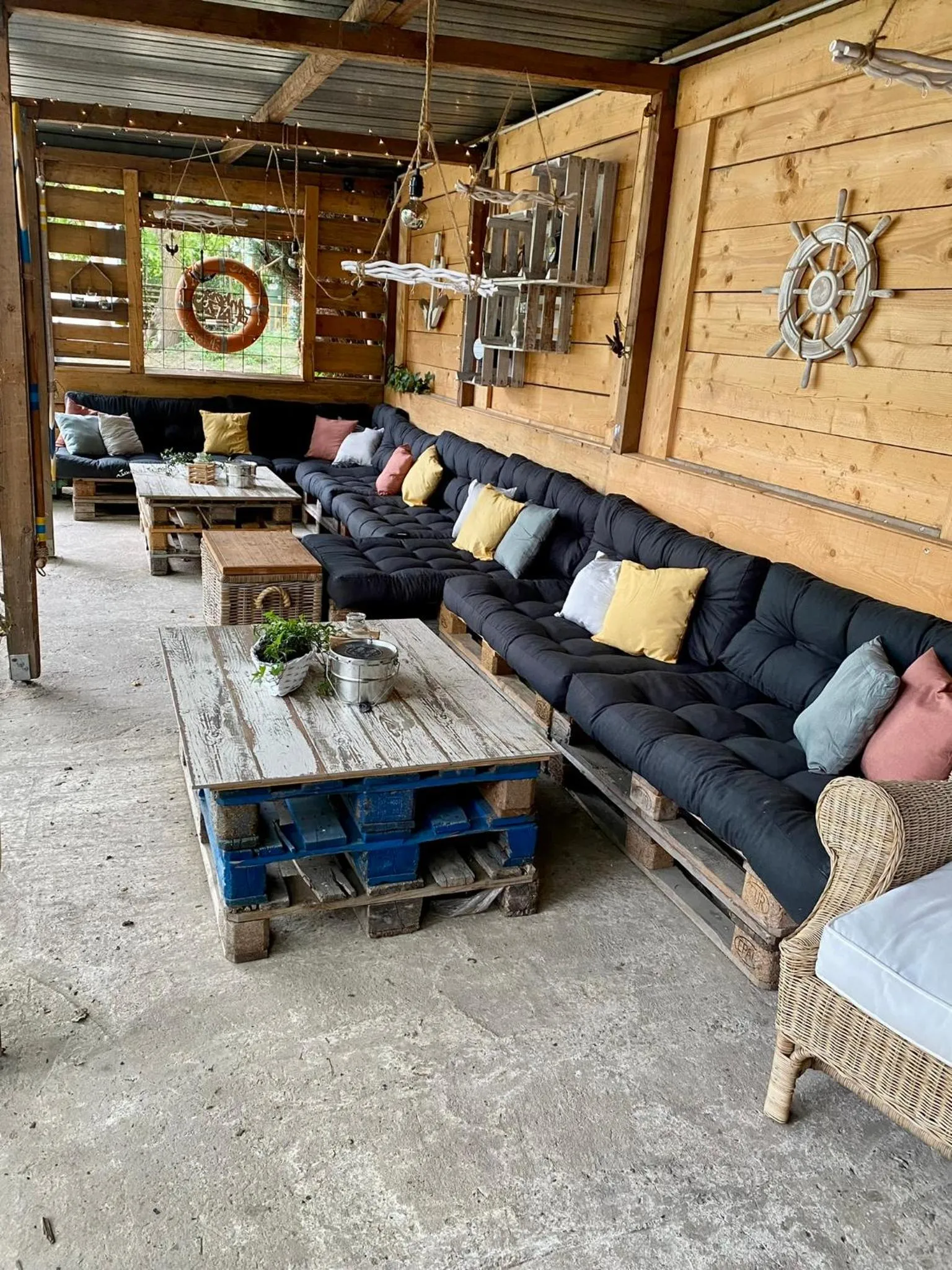 Patio in Tiny House Bigge im PIER9 Tiny House Hotel