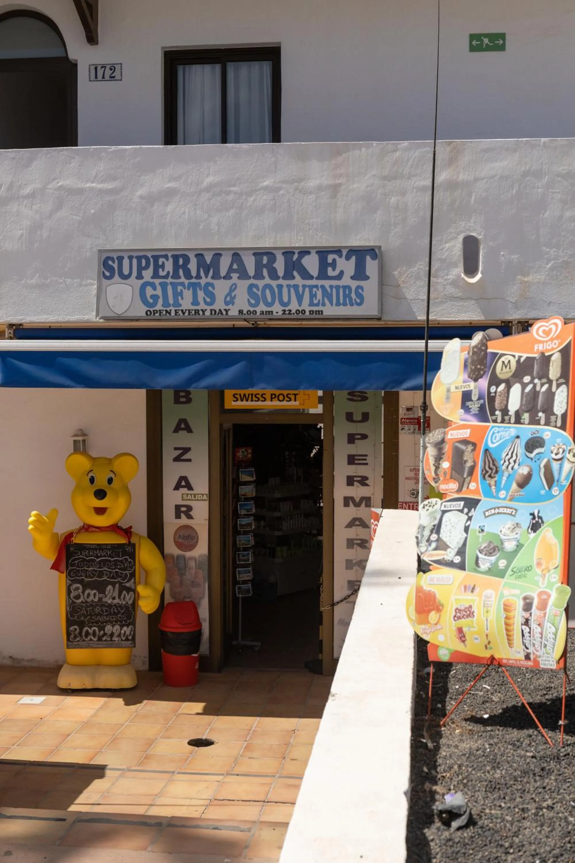 On-site shops in Apartamentos Hesperia Bristol Playa