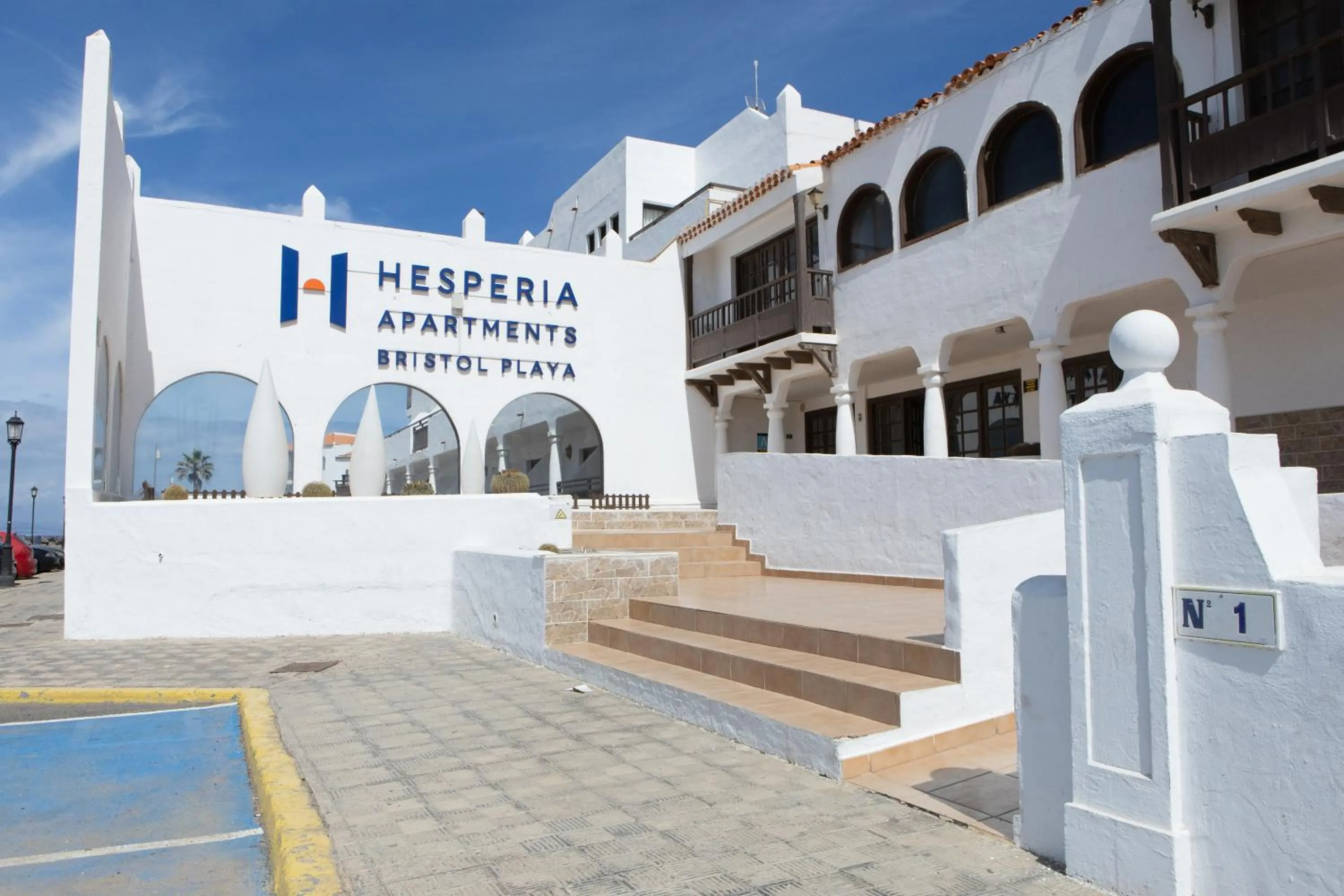 Facade/entrance in Apartamentos Hesperia Bristol Playa