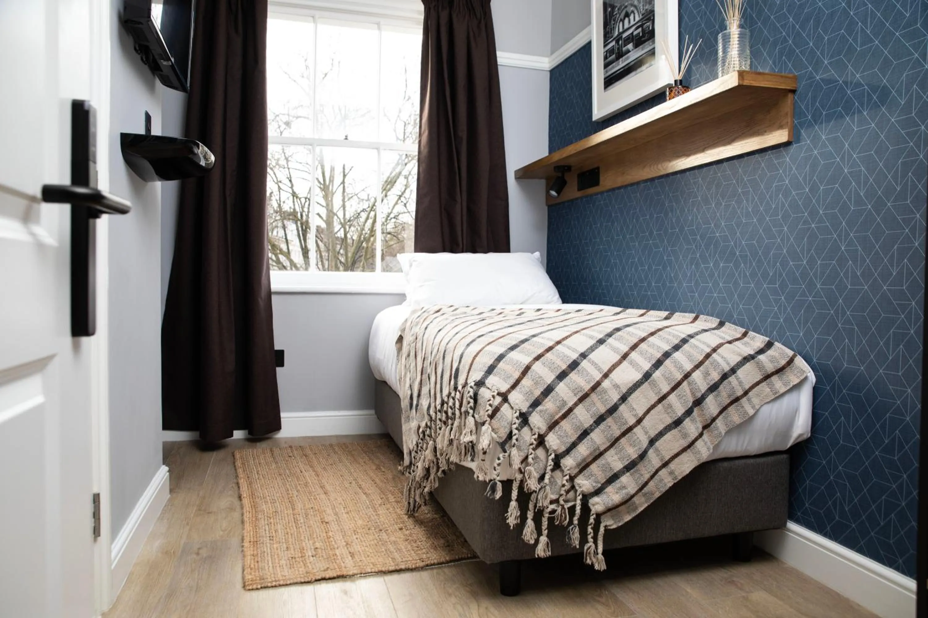 Bedroom, Bed in Bob W London Hyde Park