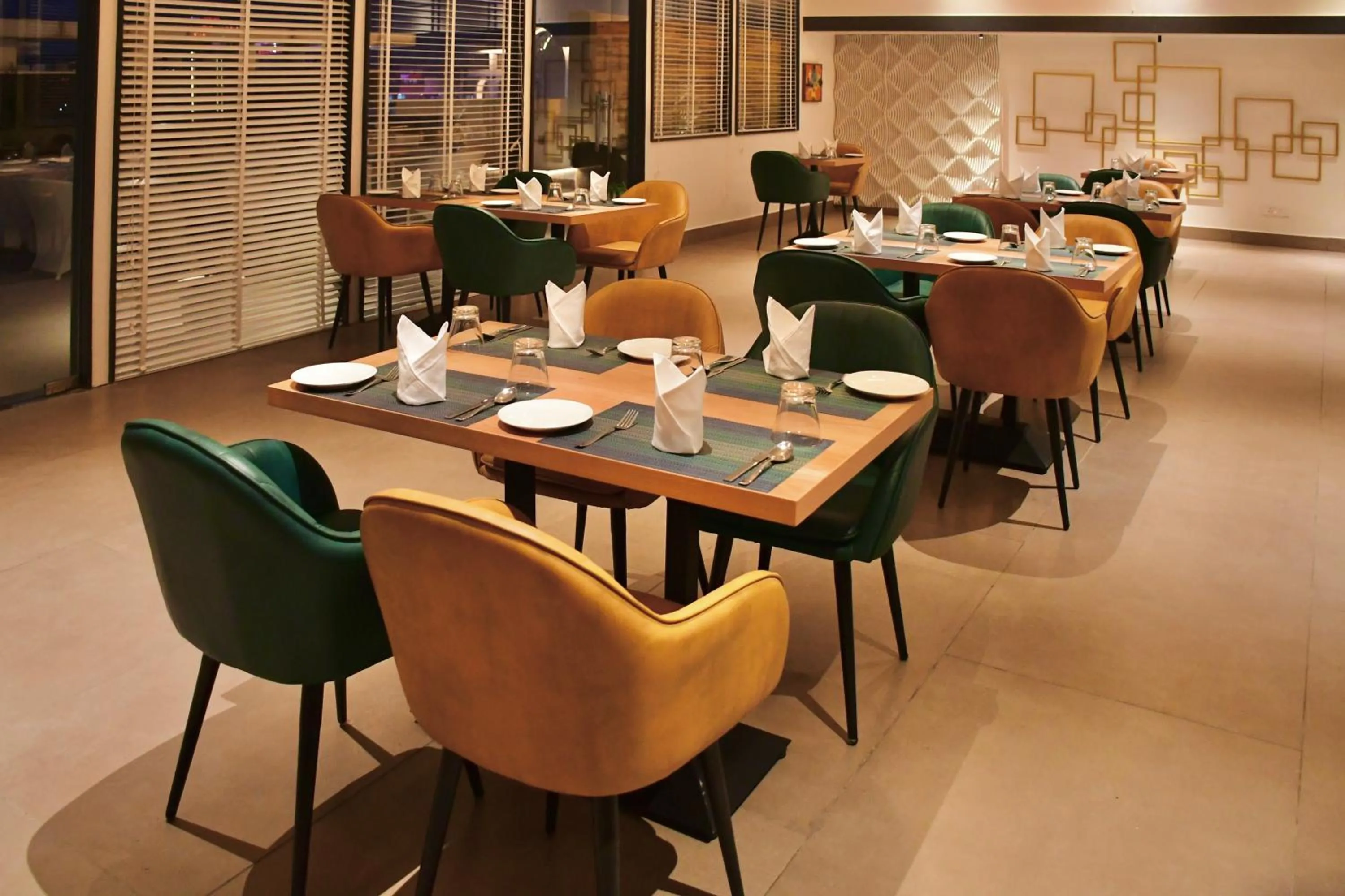 Restaurant/places to eat in SJ PARADISE