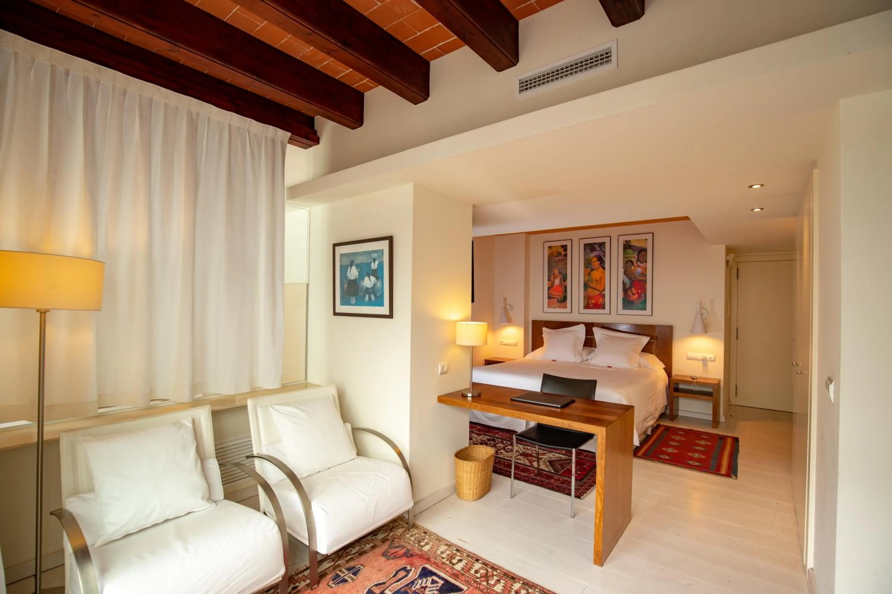 Photo of the whole room in Tancat de Codorniu