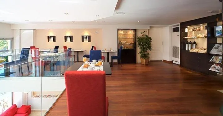 Restaurant/places to eat in Hotel Arena