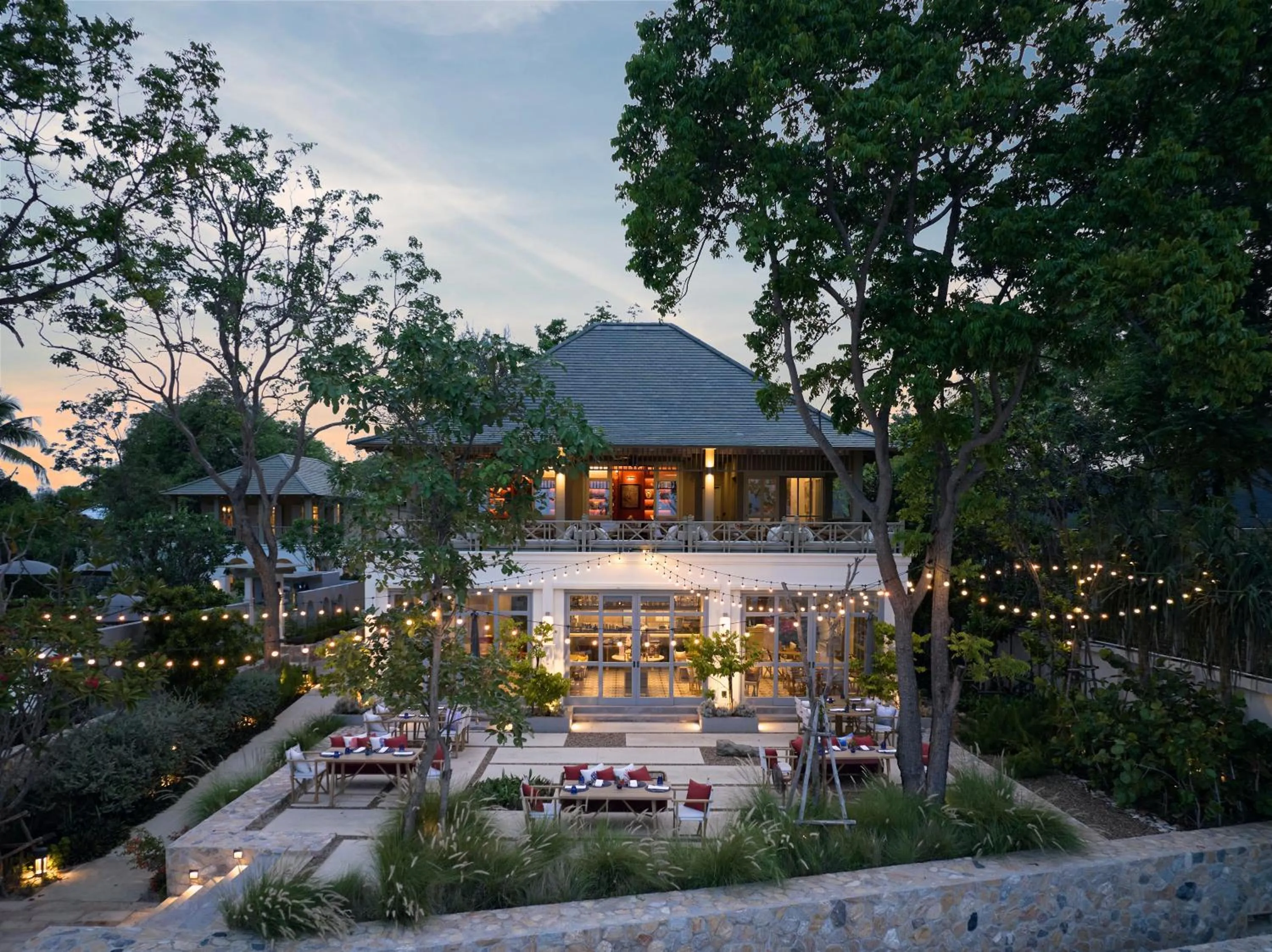 Restaurant/places to eat in Charras Bhawan Hotel and Residences