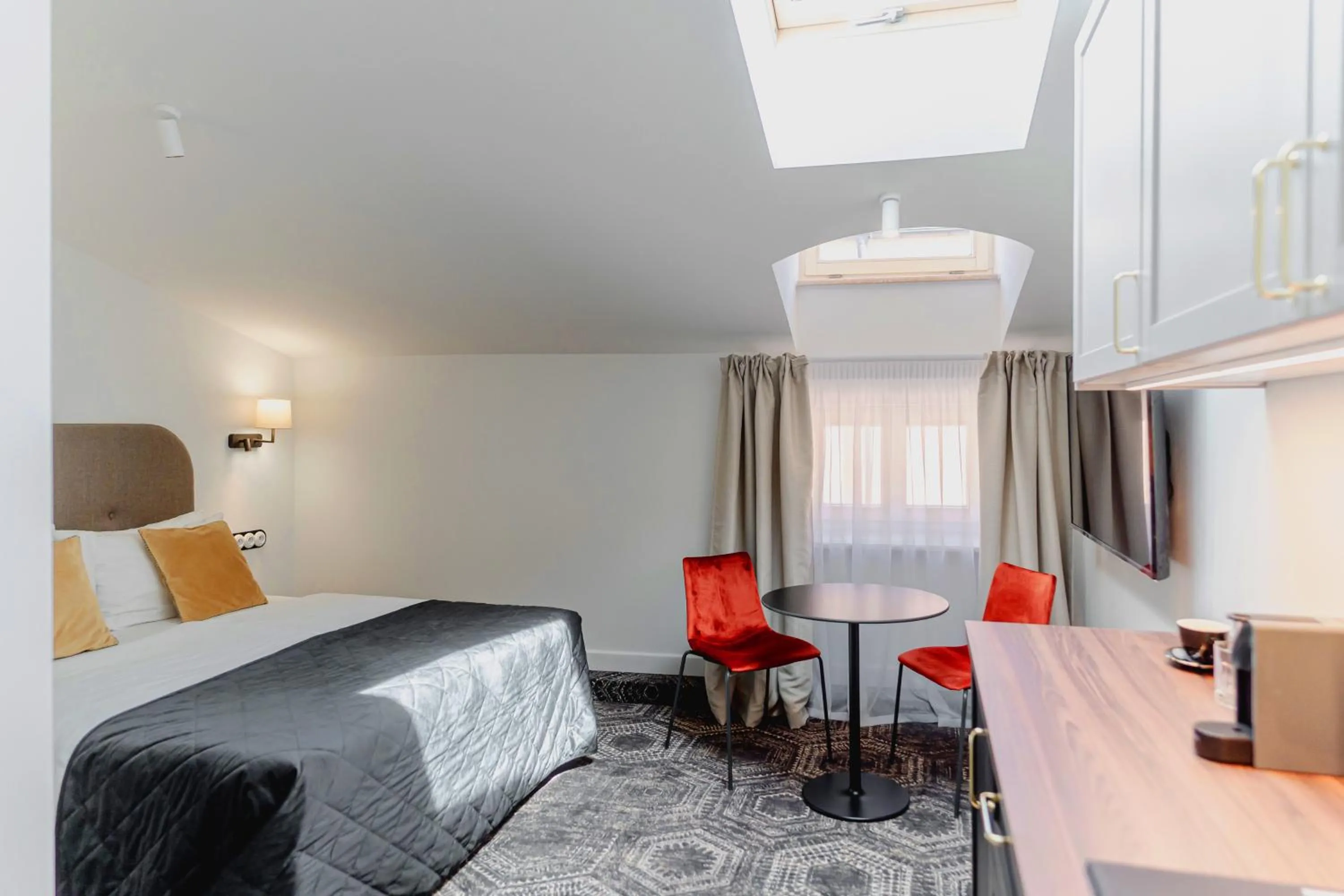 Bed in N33 Premium Apartments Old Town Kraków - Destigo Hotels