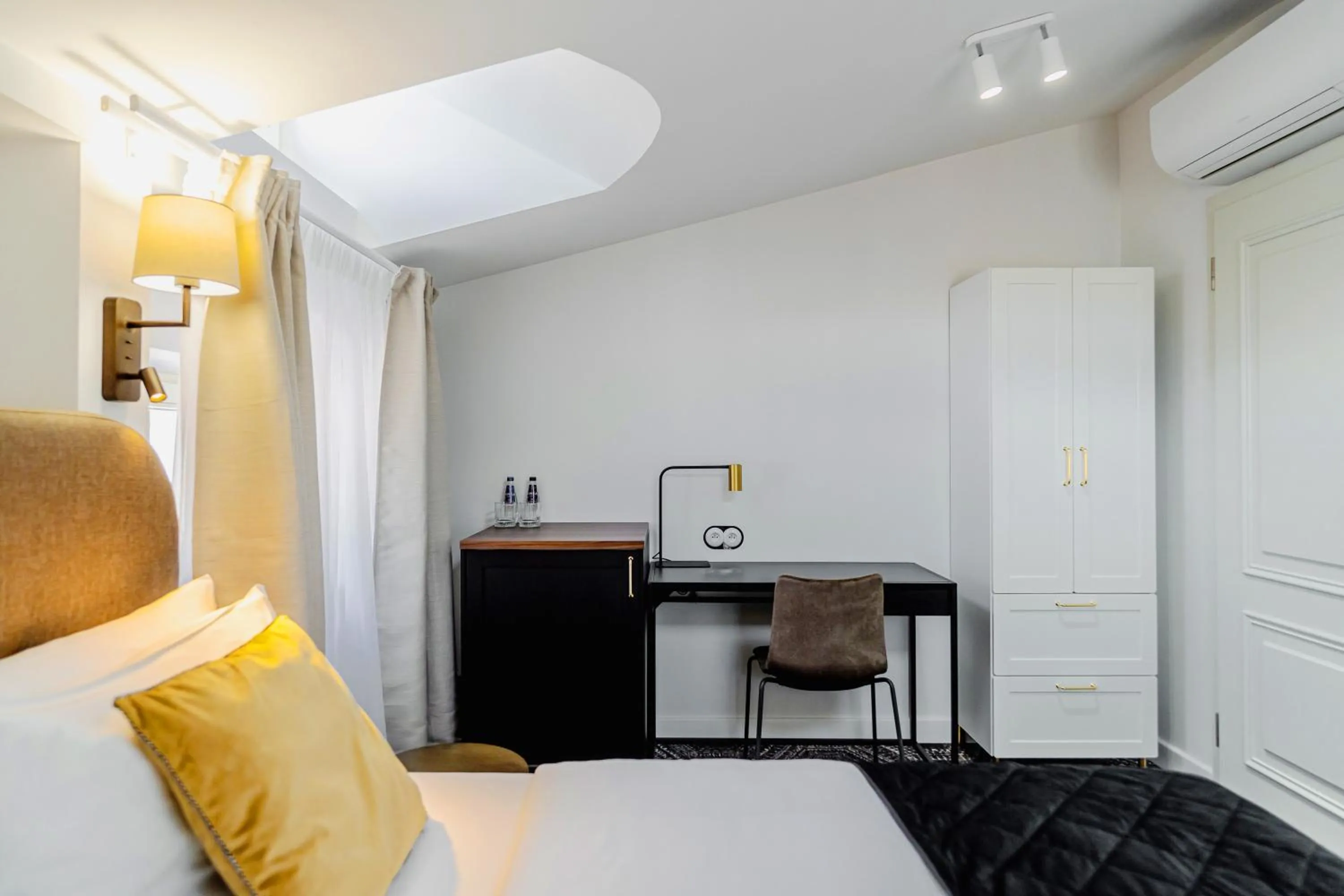 Bedroom, Bed in N33 Premium Apartments Old Town Kraków - Destigo Hotels