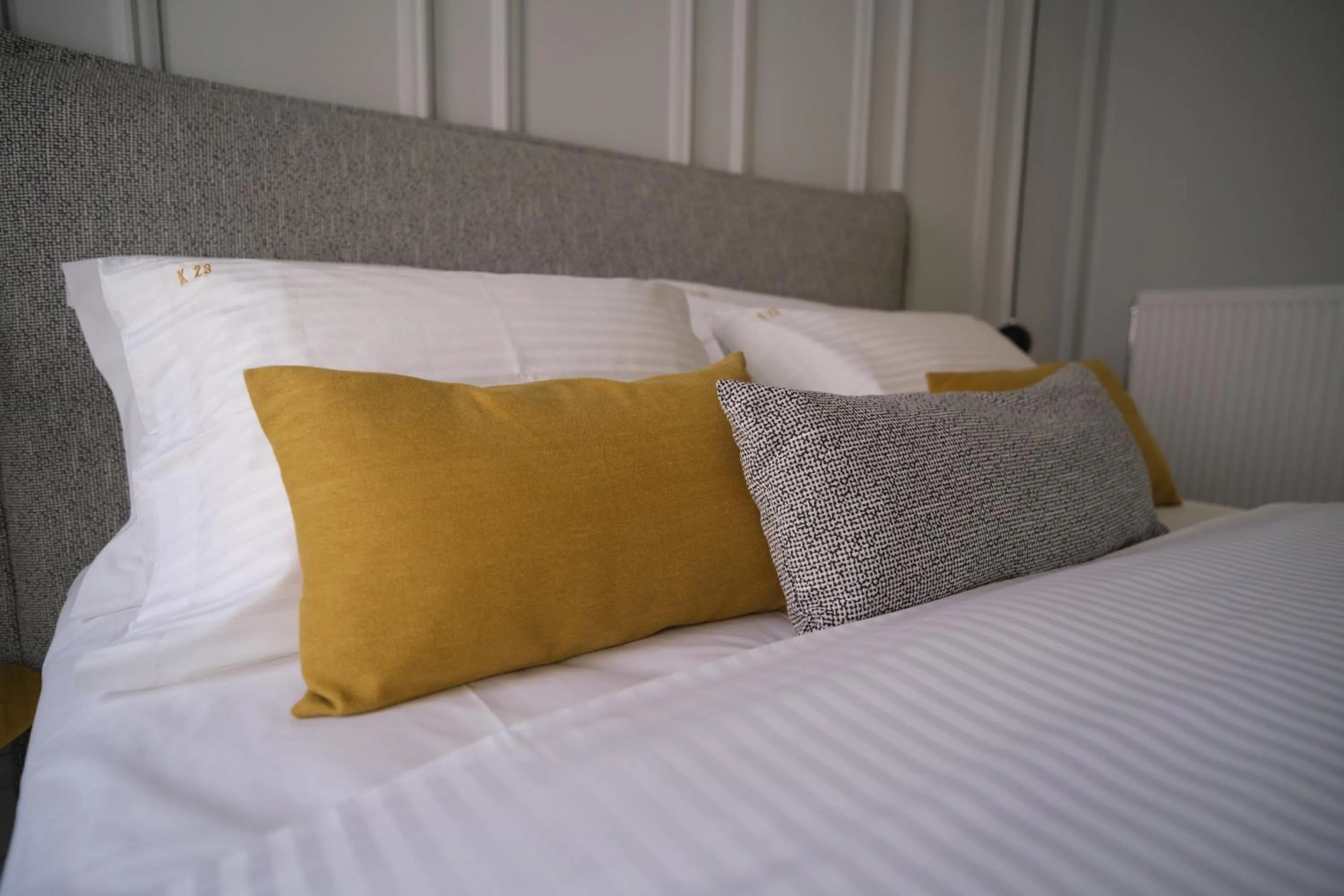 Bedroom, Bed in K23 Color Suites