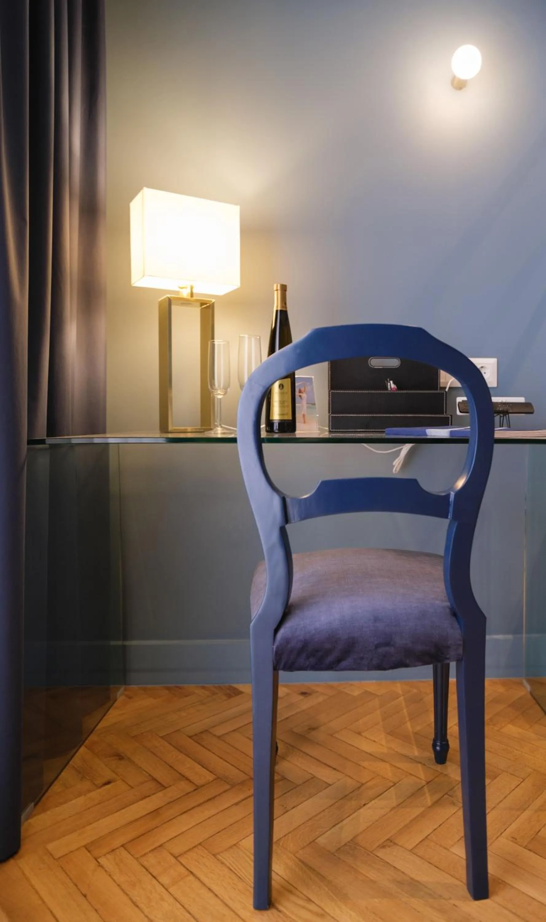 Seating area in K23 Color Suites