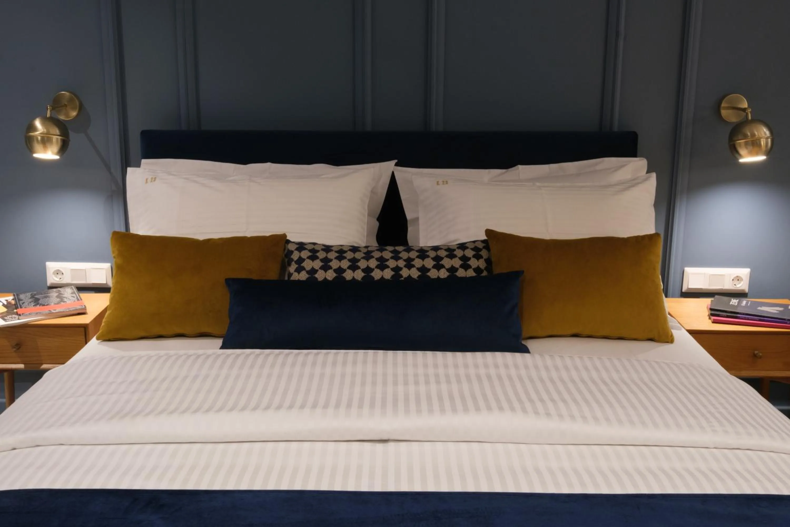 Bed in K23 Color Suites