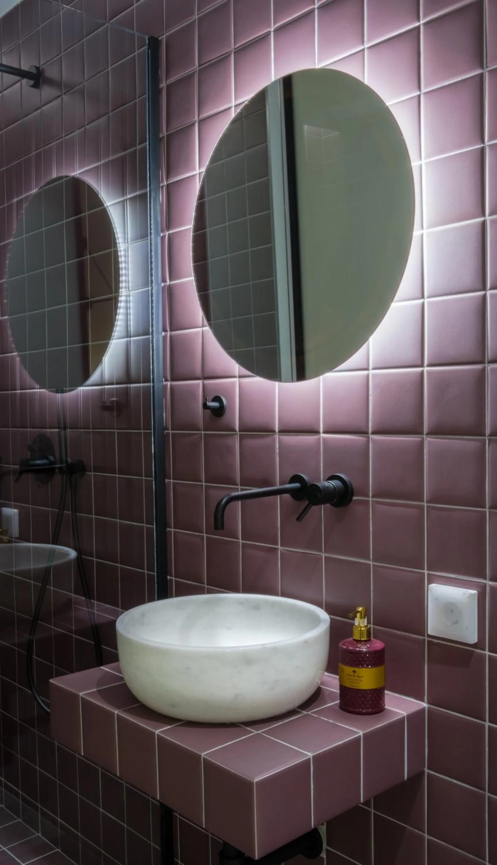 Bathroom in K23 Color Suites