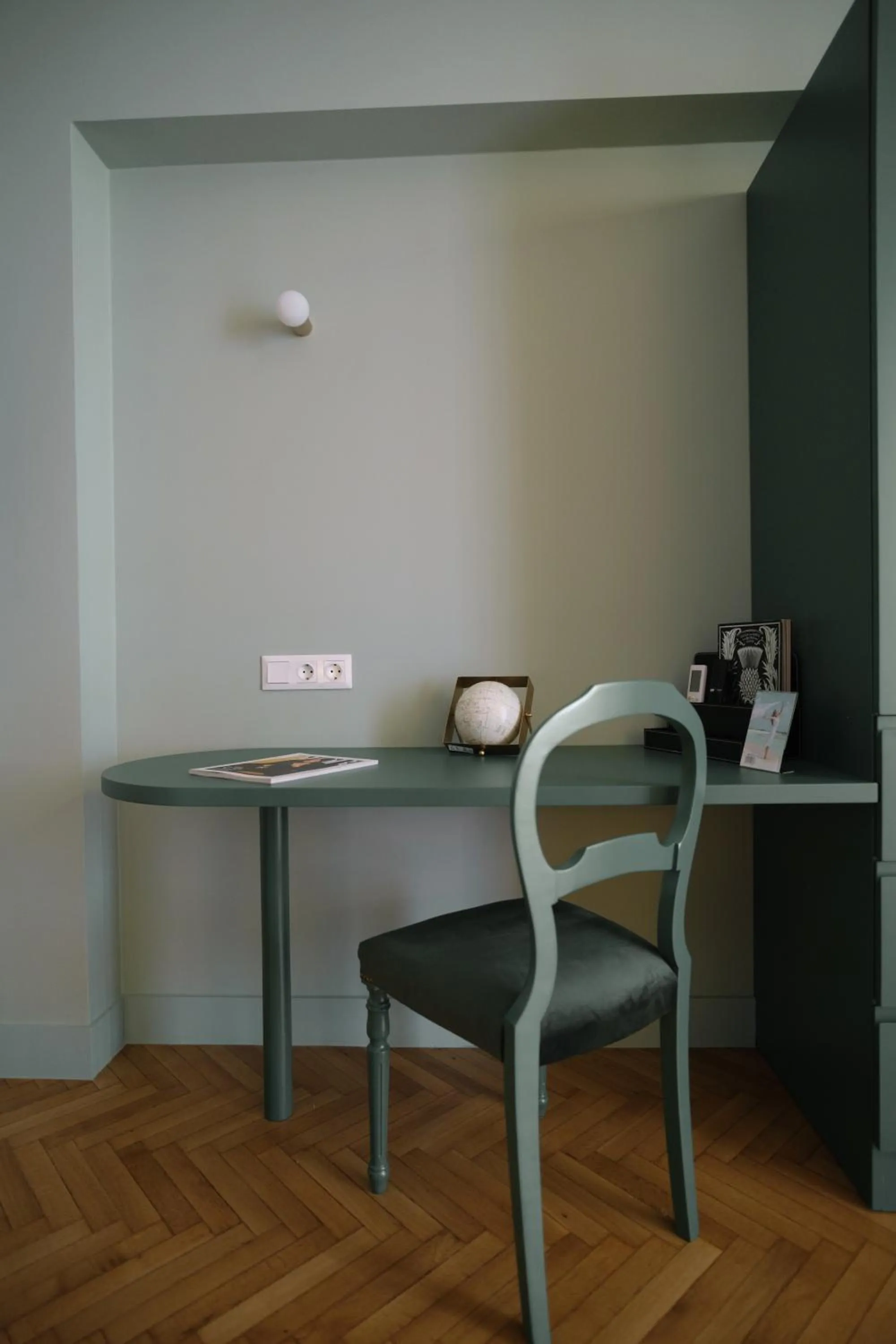 hair dresser in K23 Color Suites