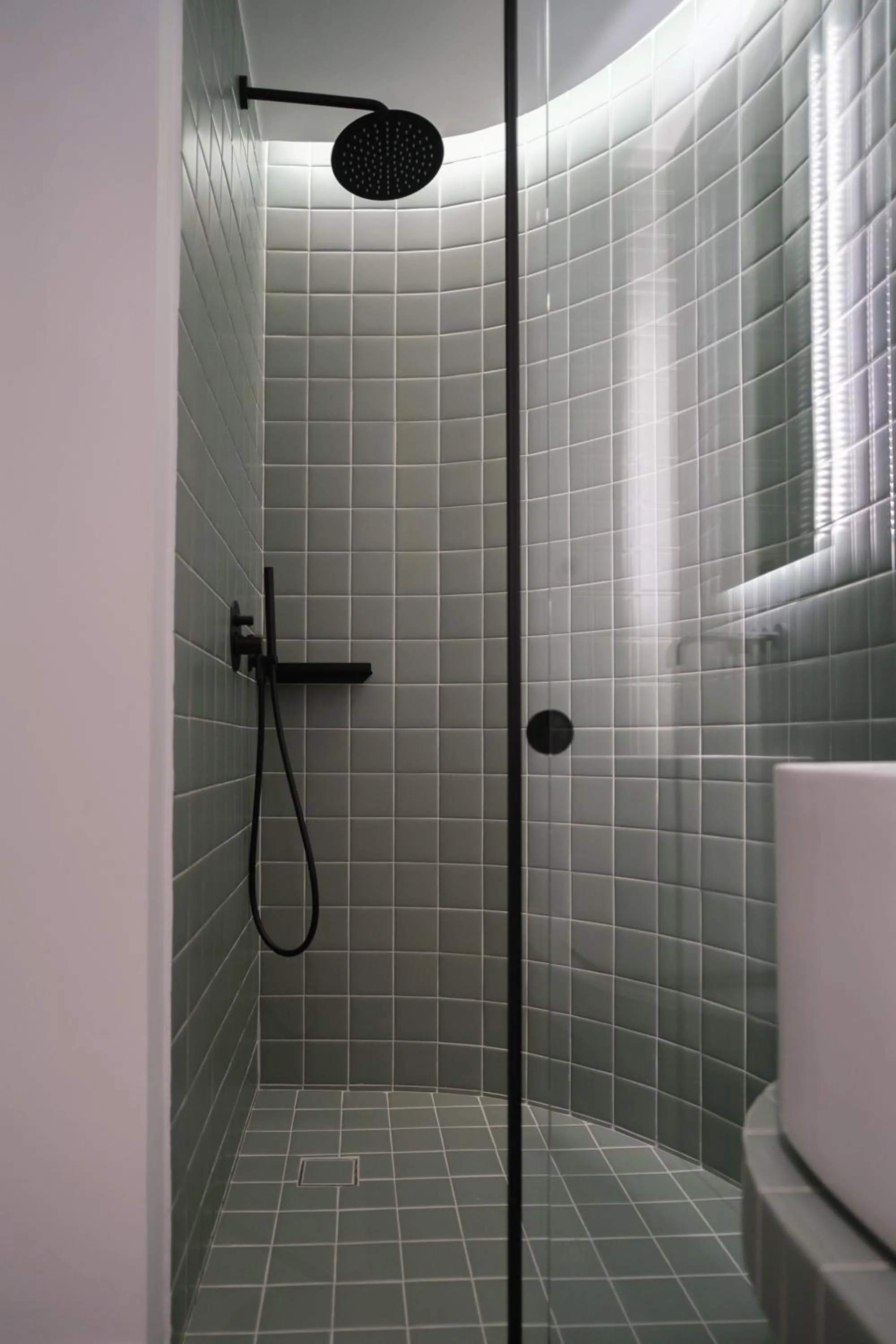 Shower in K23 Color Suites