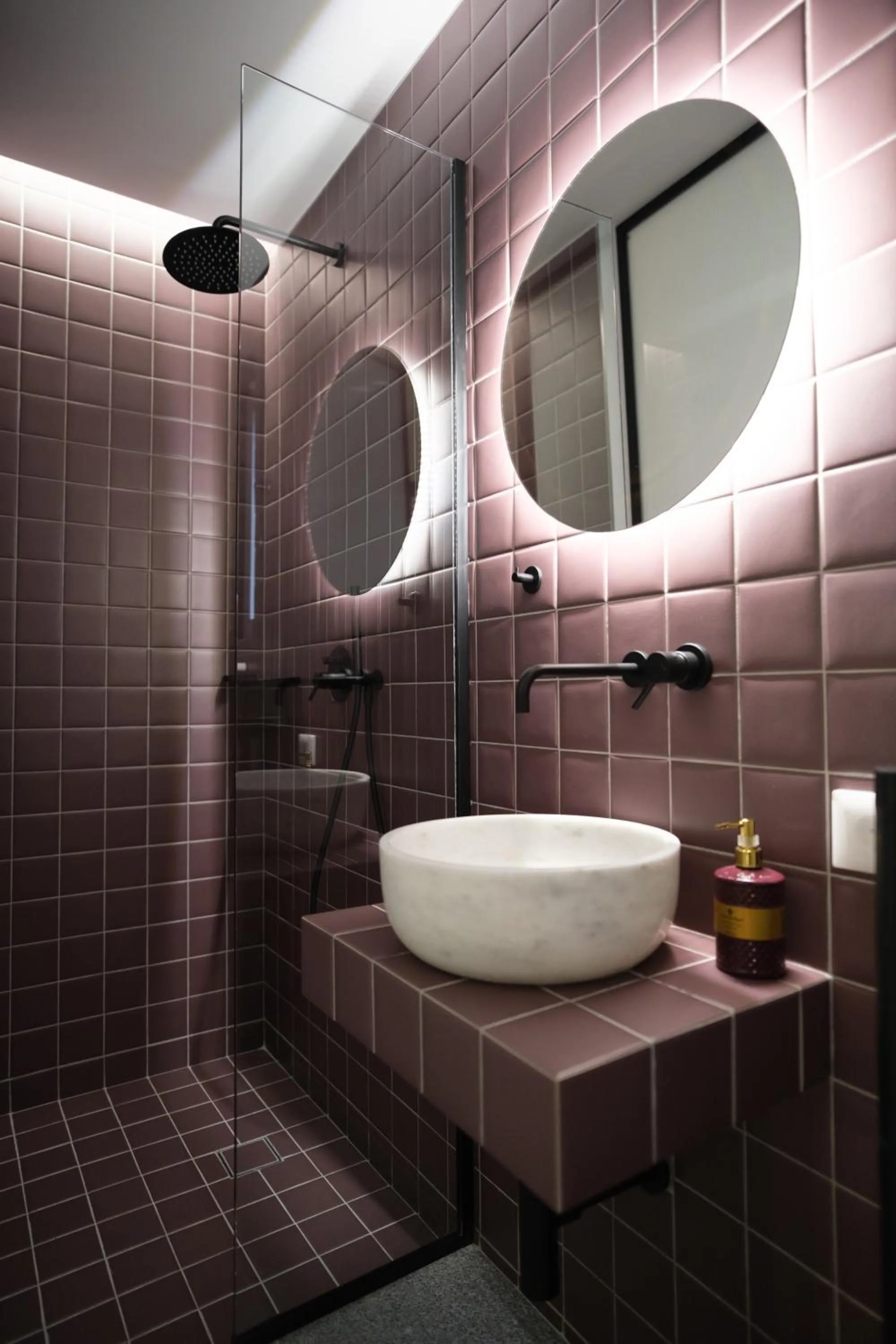 Bathroom in K23 Color Suites