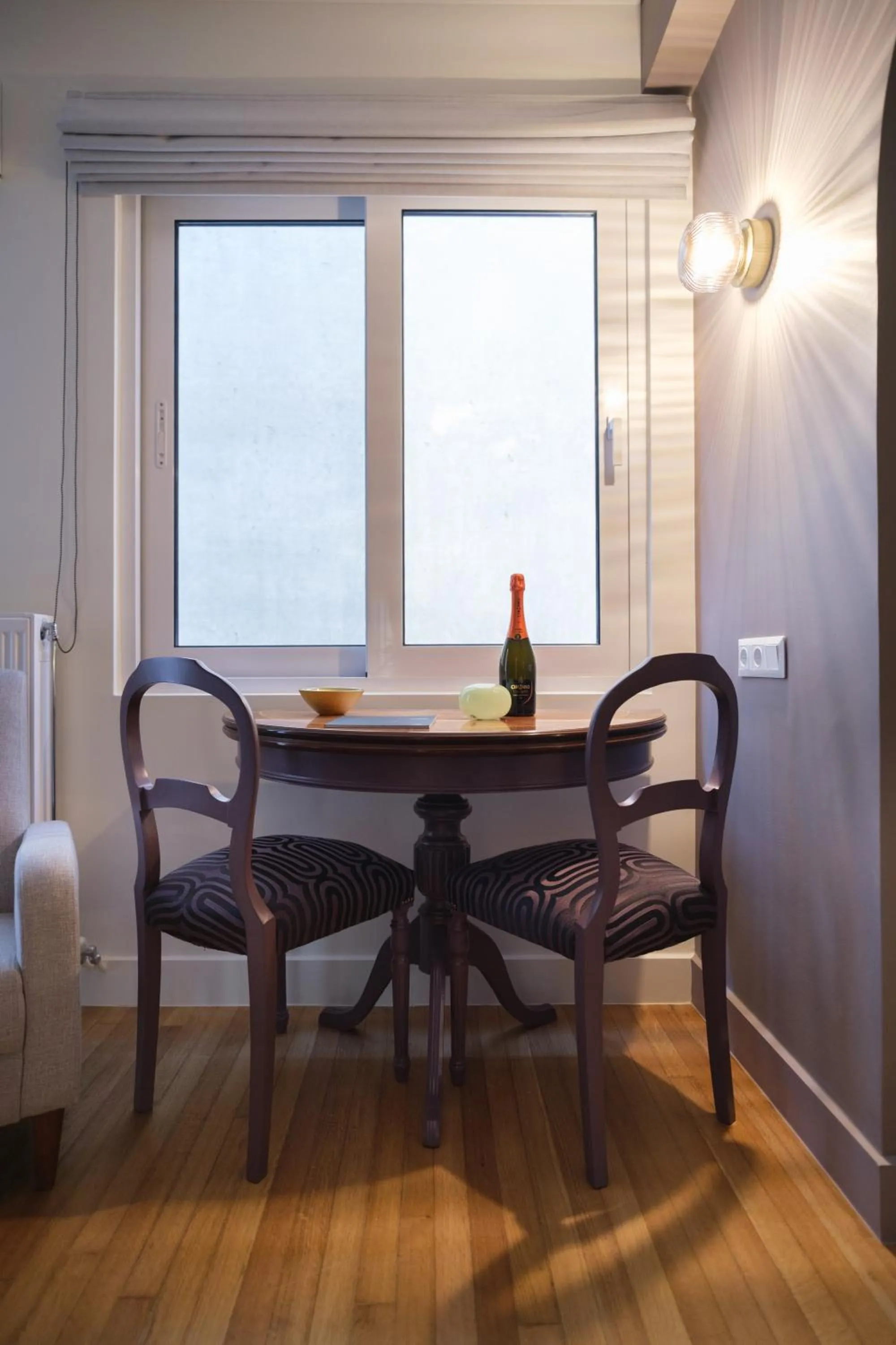 Seating area in K23 Color Suites