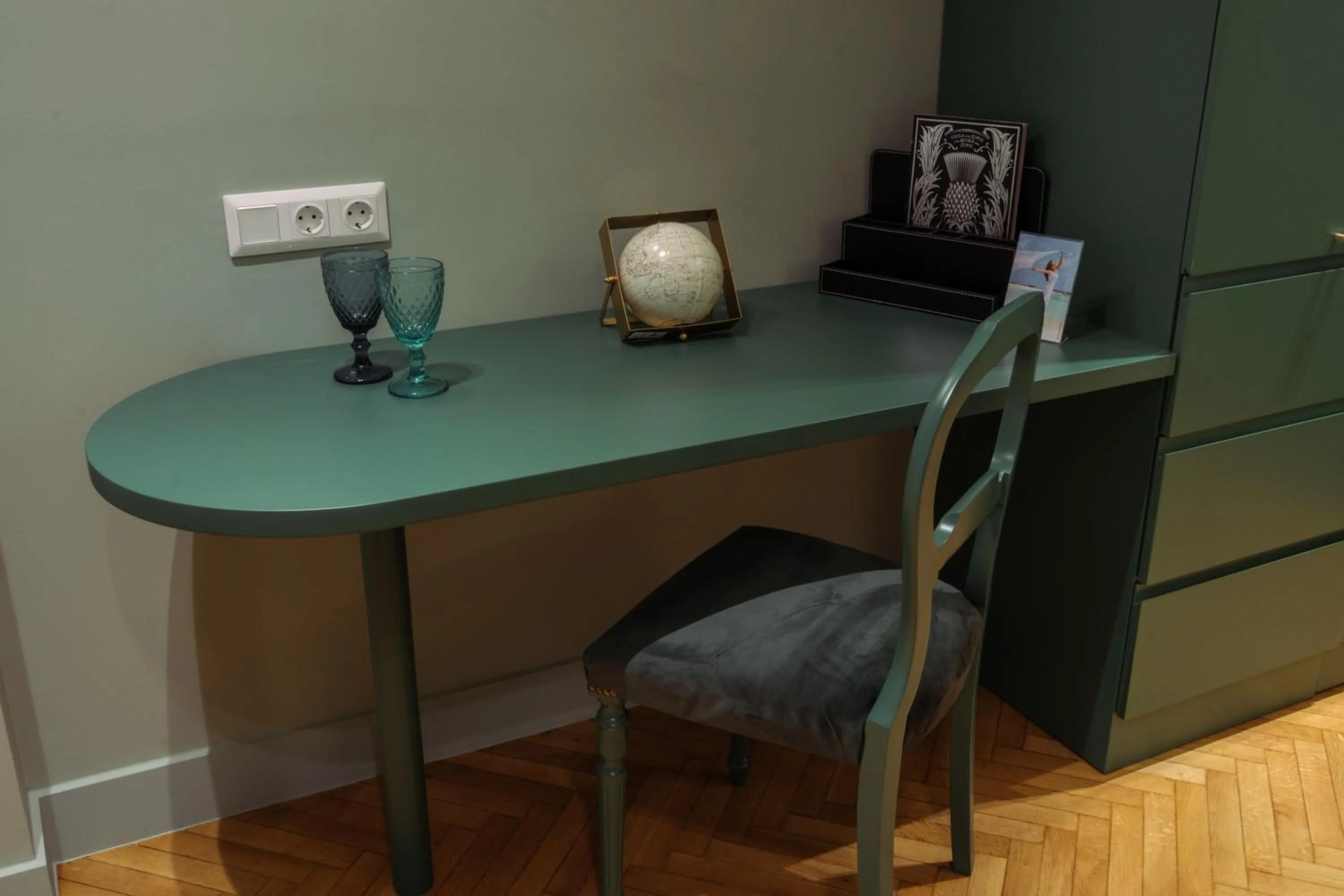 hair dresser in K23 Color Suites