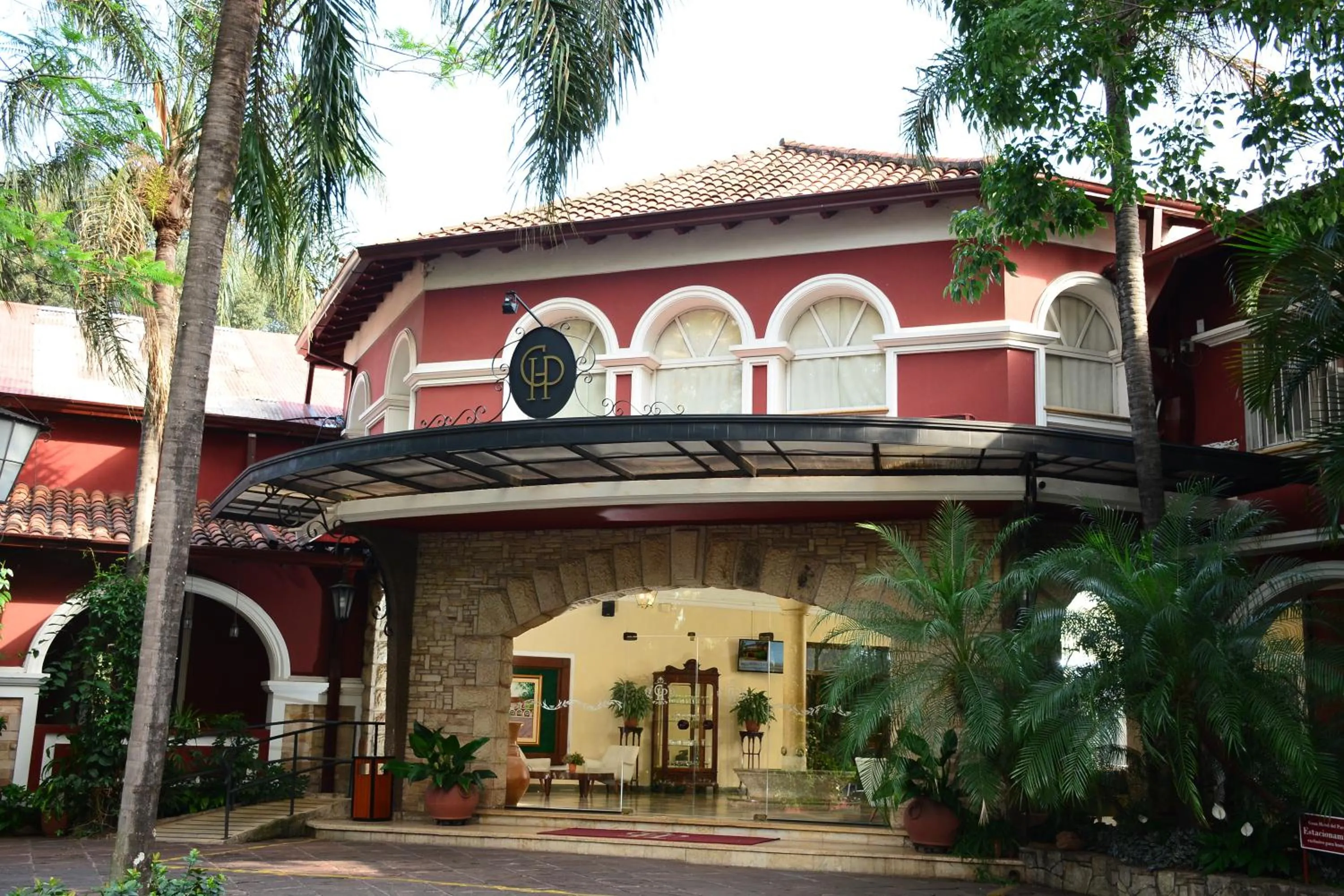 Facade/entrance in Gran Hotel del Paraguay