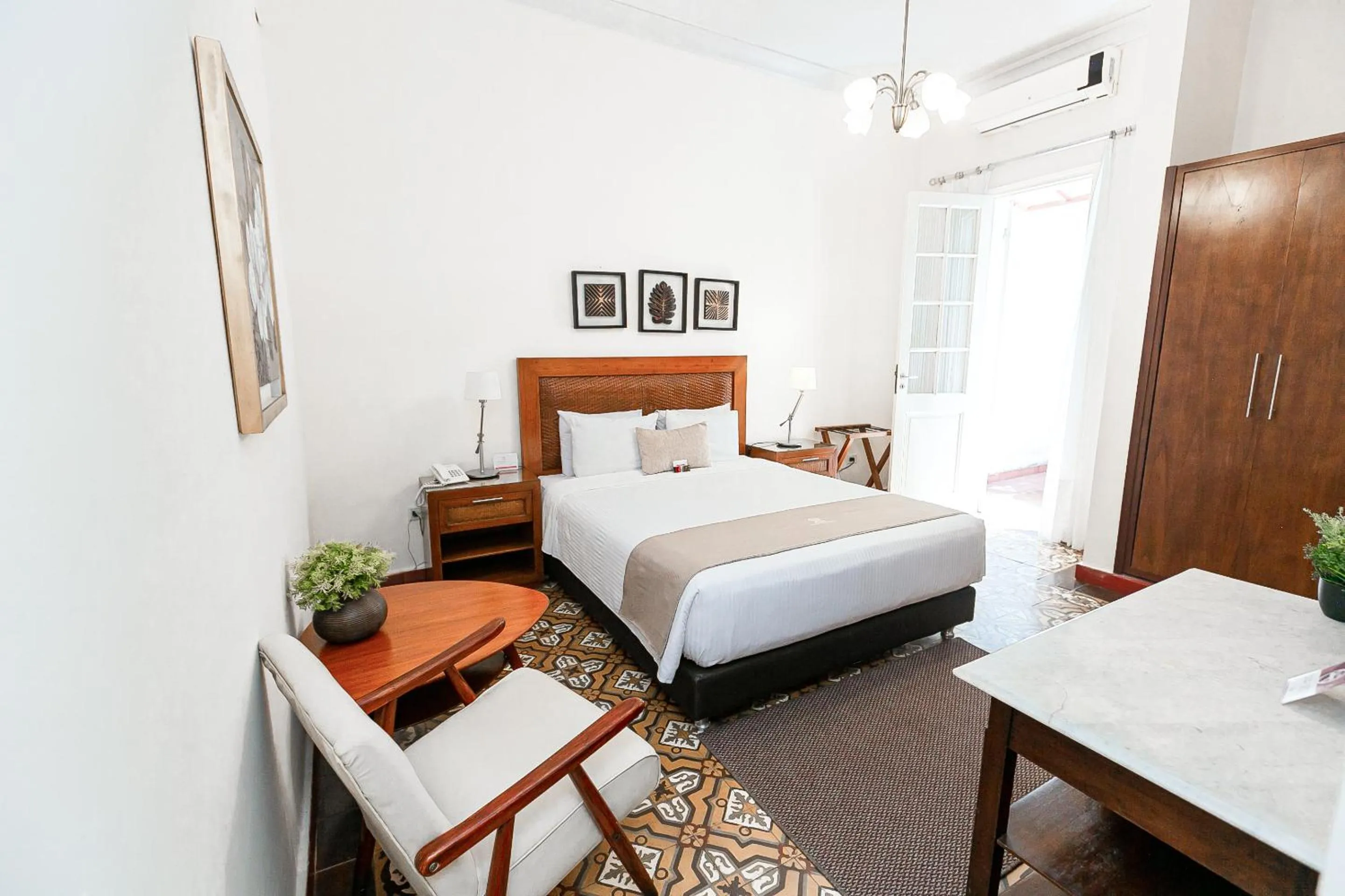 Photo of the whole room, Bed in Gran Hotel del Paraguay