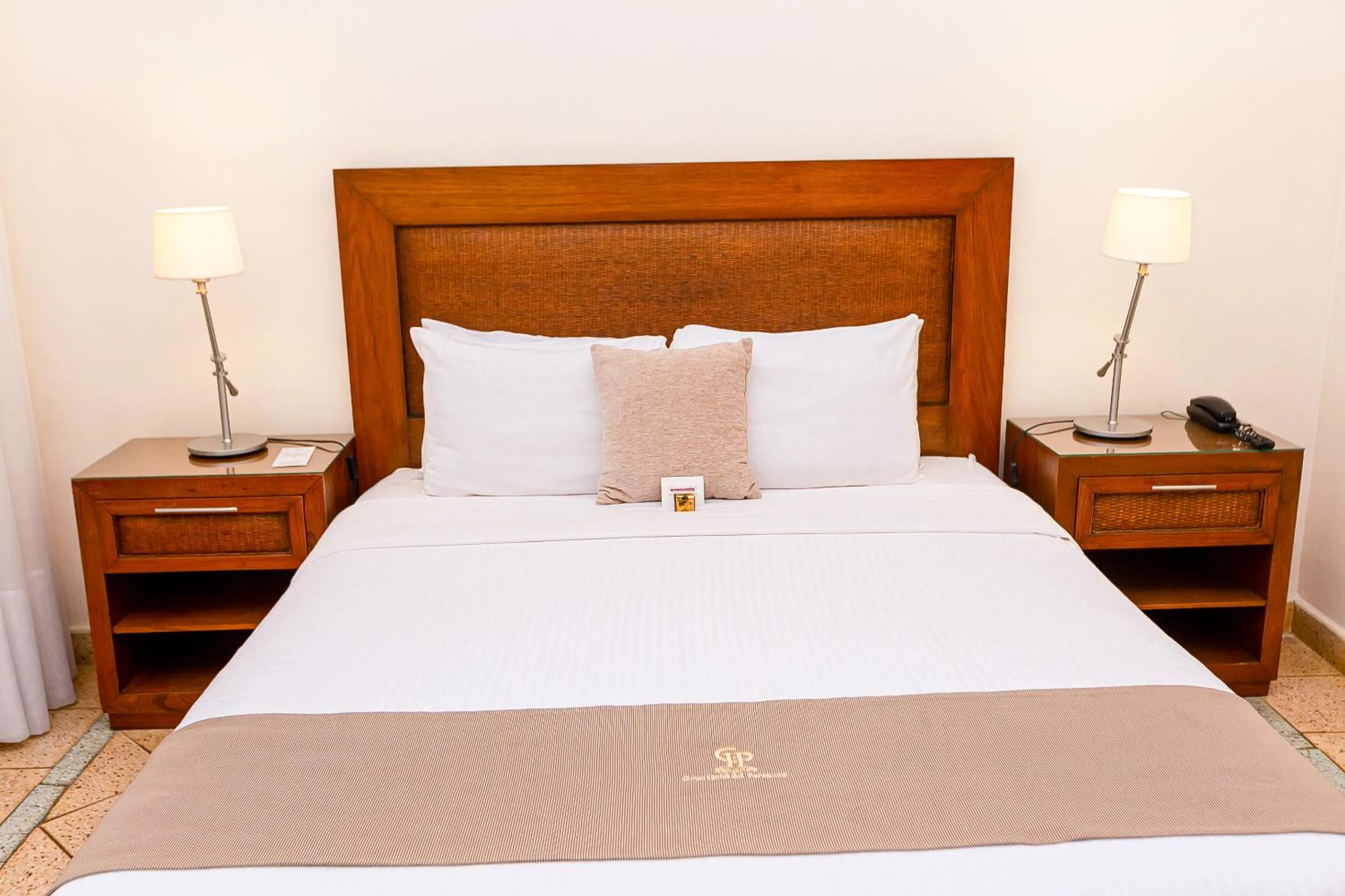 Bedroom, Bed in Gran Hotel del Paraguay