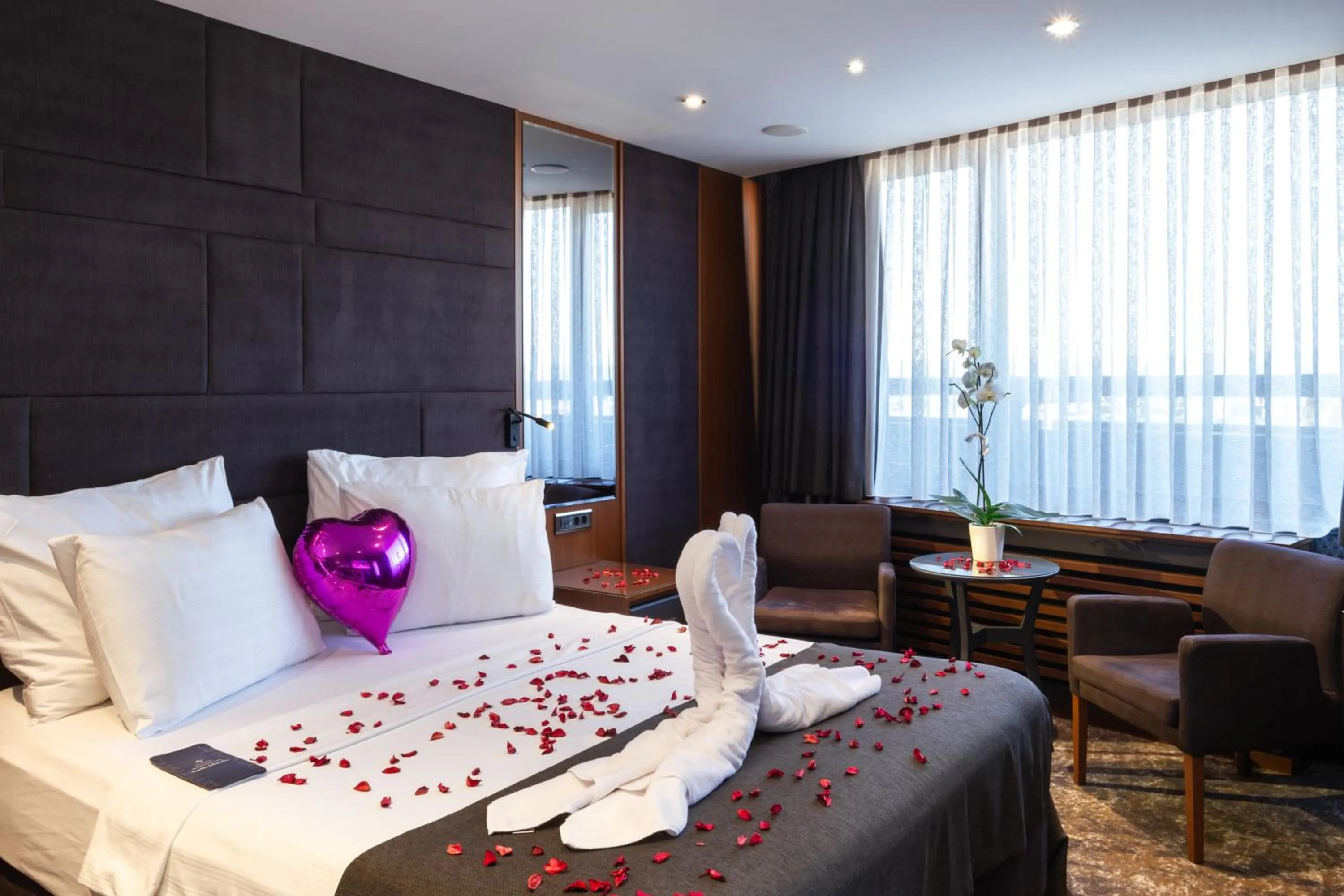 Bedroom, Bed in Nova Vista Centrum Hotel Eskisehir, a Member of Radisson Individuals