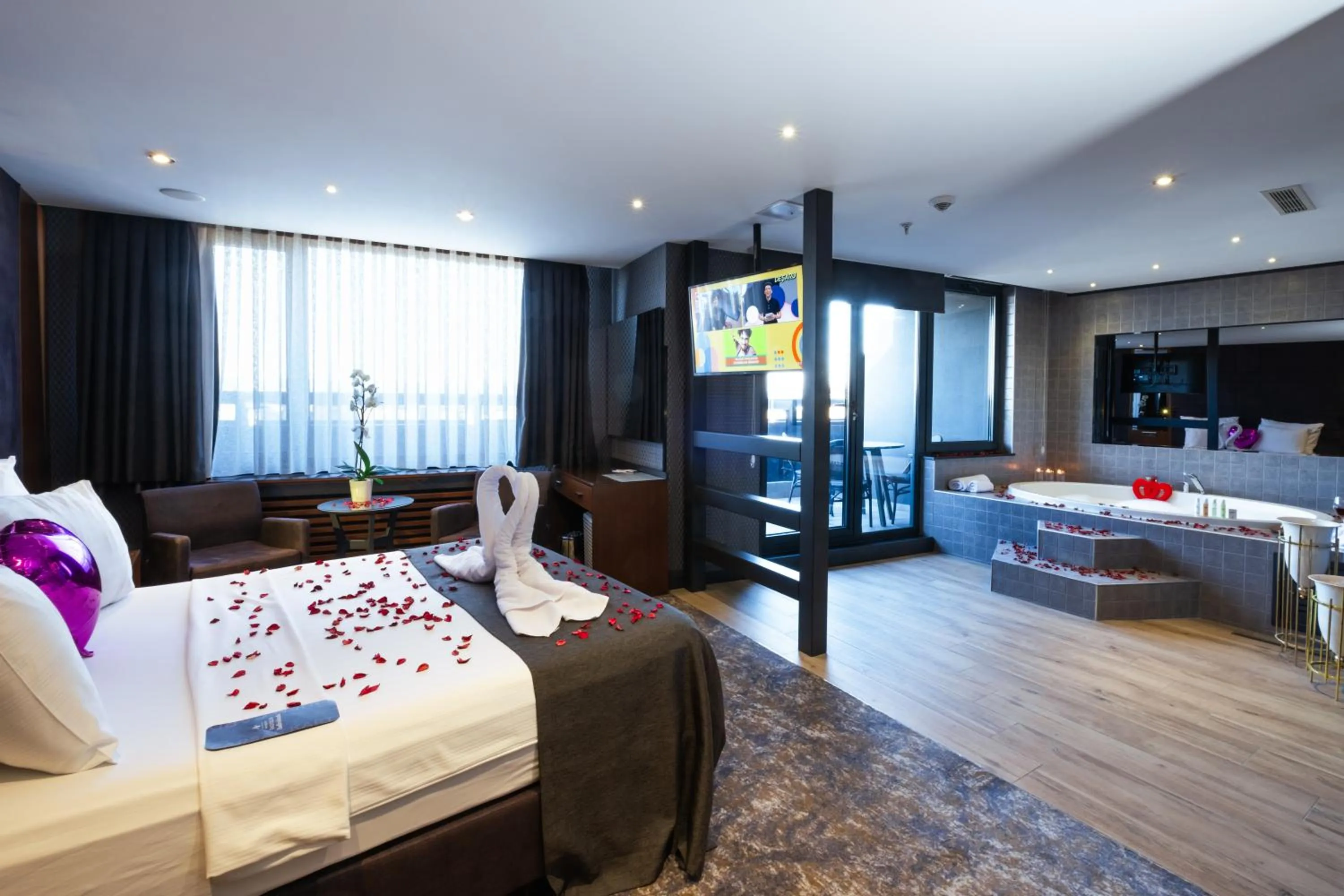 Photo of the whole room, Bed in Nova Vista Centrum Hotel Eskisehir, a Member of Radisson Individuals