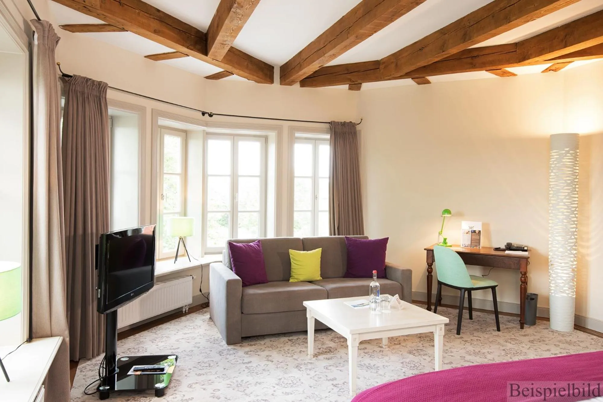 Living room in Traditionshaus by Zollenspieker Fährhaus