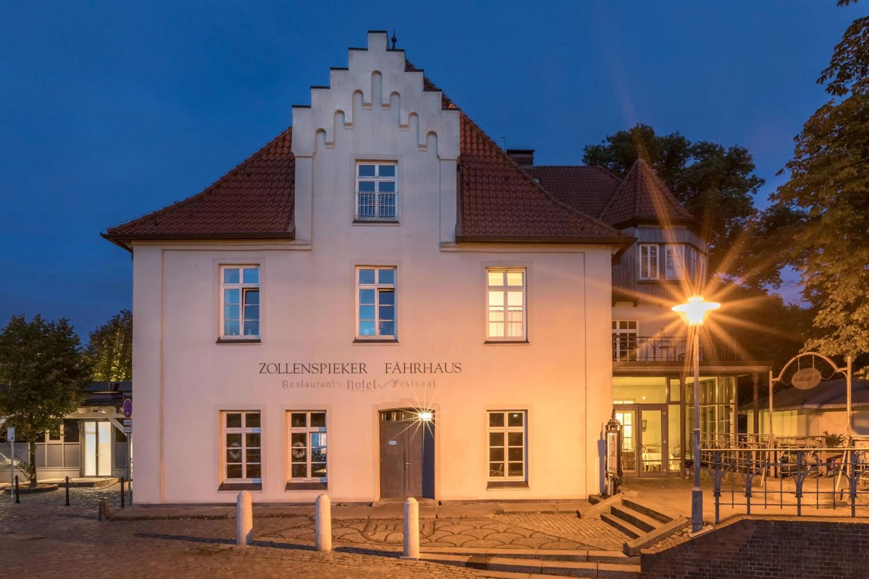 Property building in Traditionshaus by Zollenspieker Fährhaus