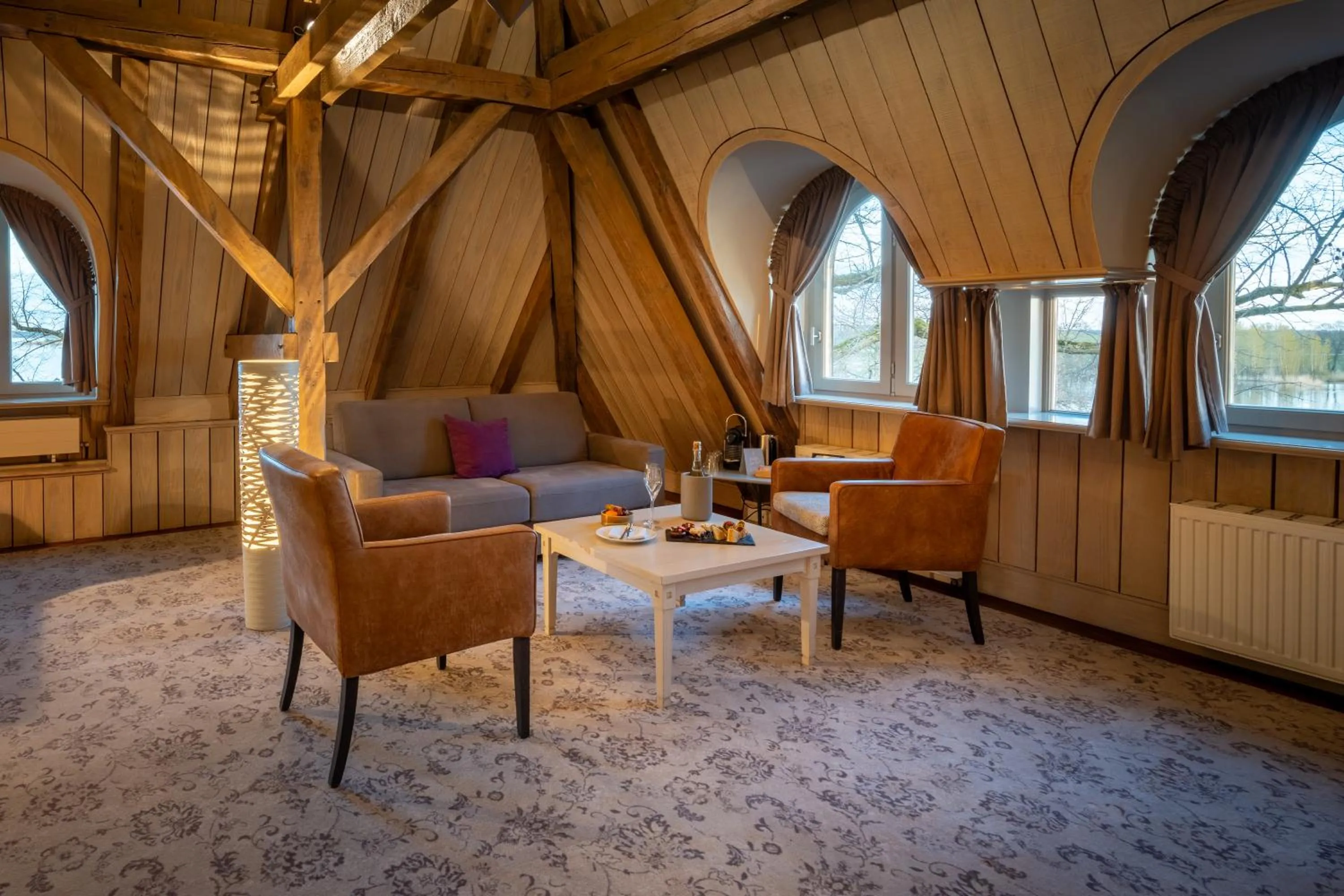 Living room in Traditionshaus by Zollenspieker Fährhaus