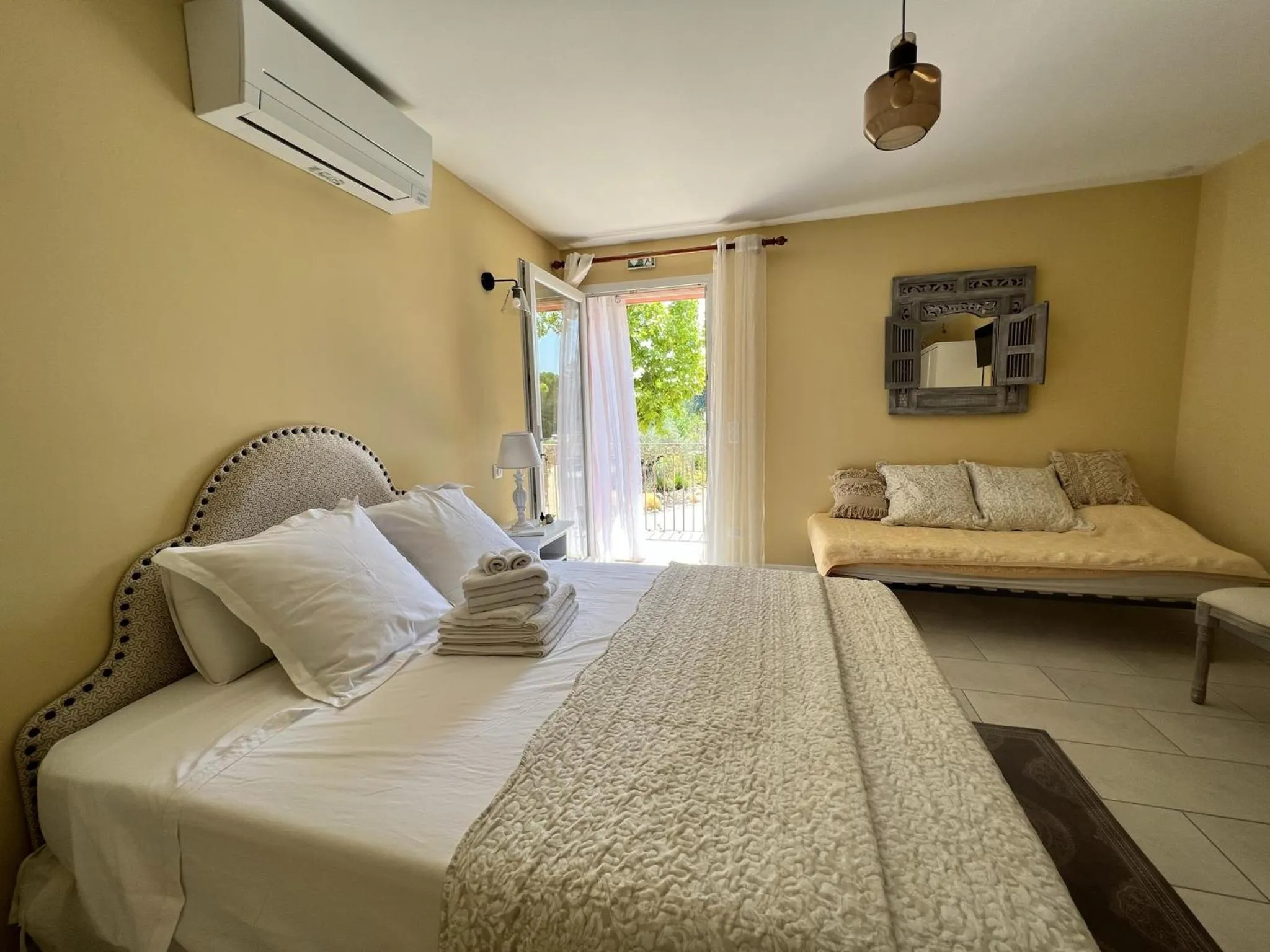 Bedroom, Bed in BASTIDE DES MARTELIERES