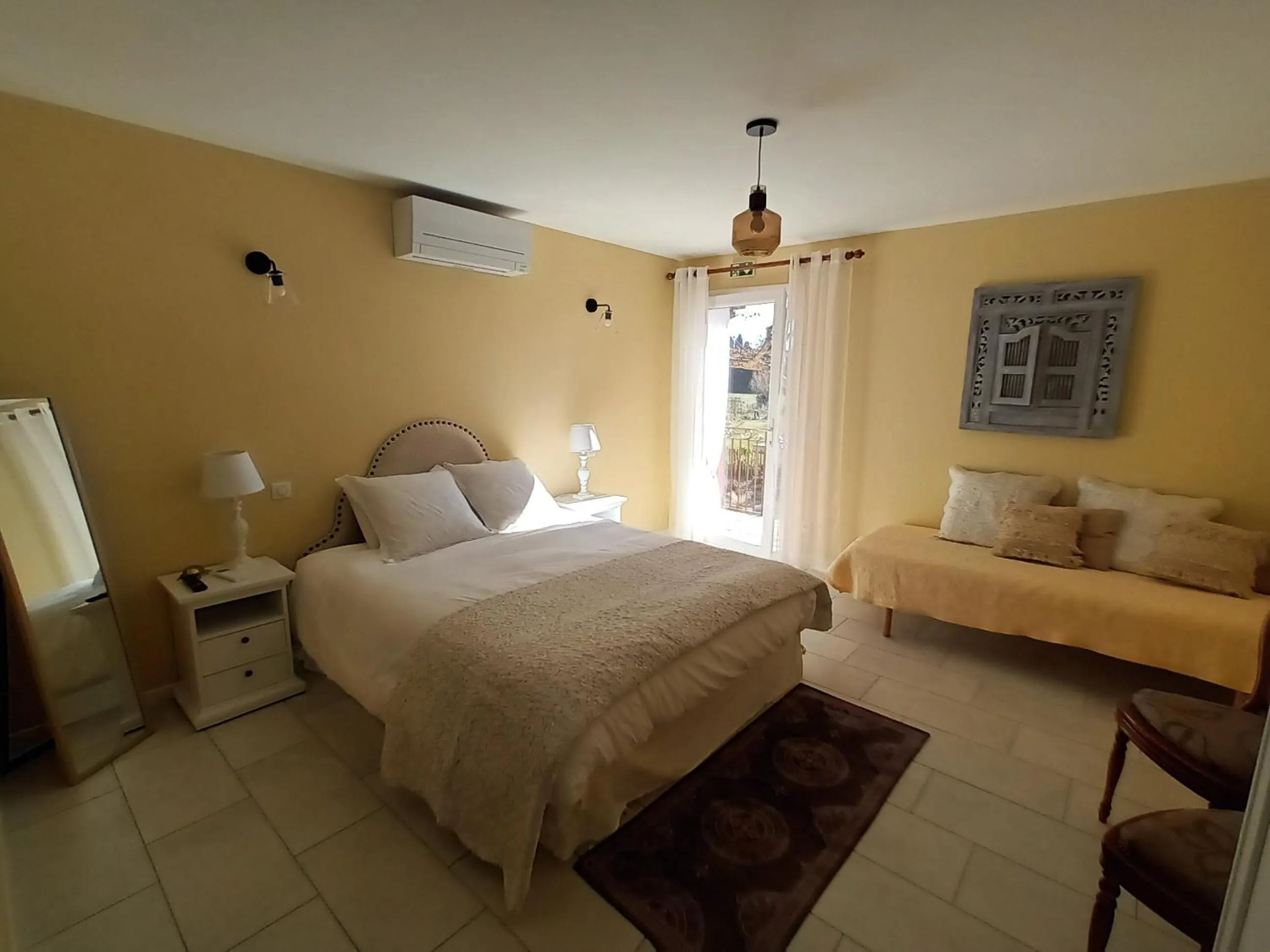 Bedroom, Bed in BASTIDE DES MARTELIERES