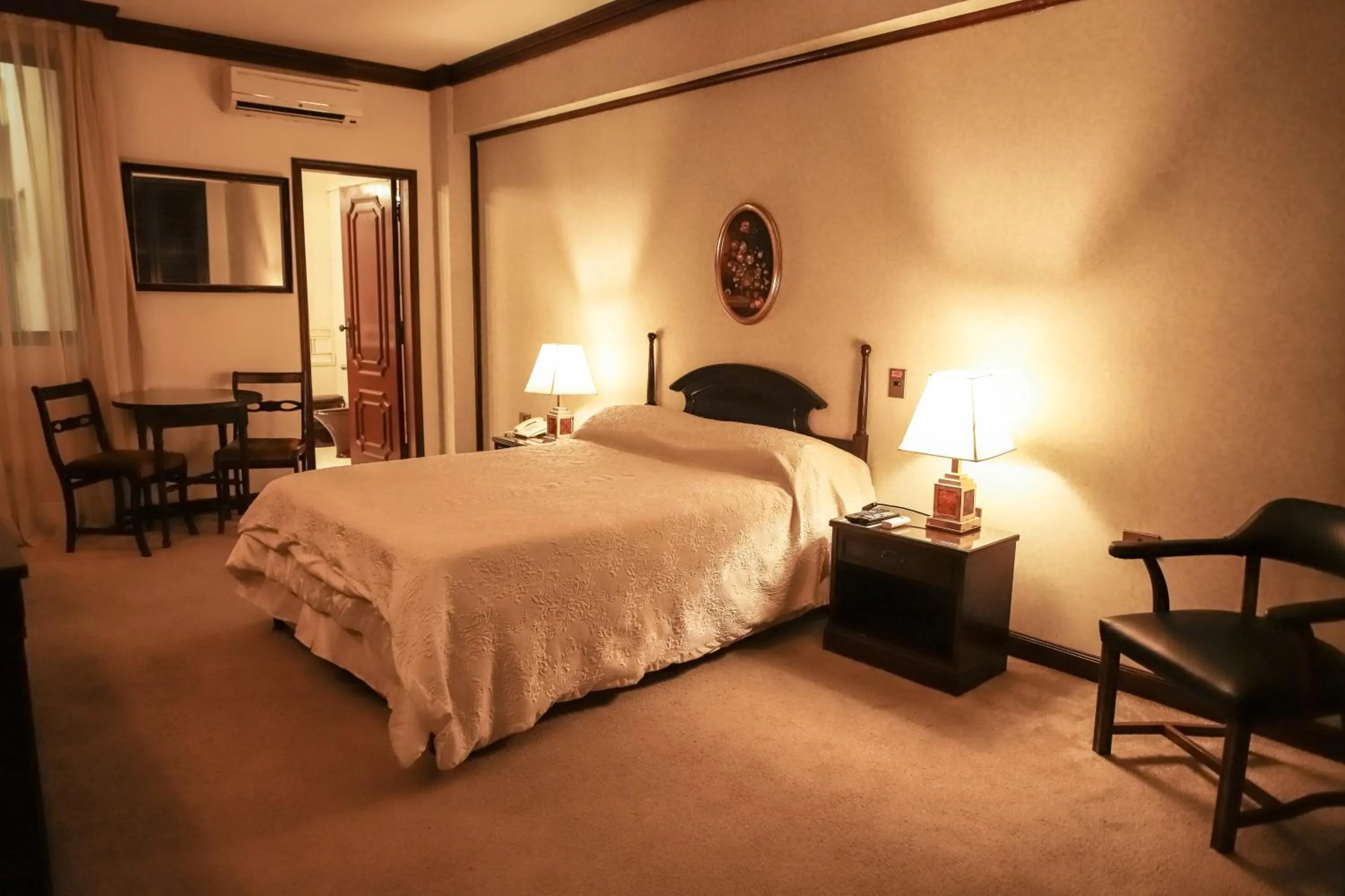 Bedroom, Bed in Nobile Suites Excelsior Asuncion