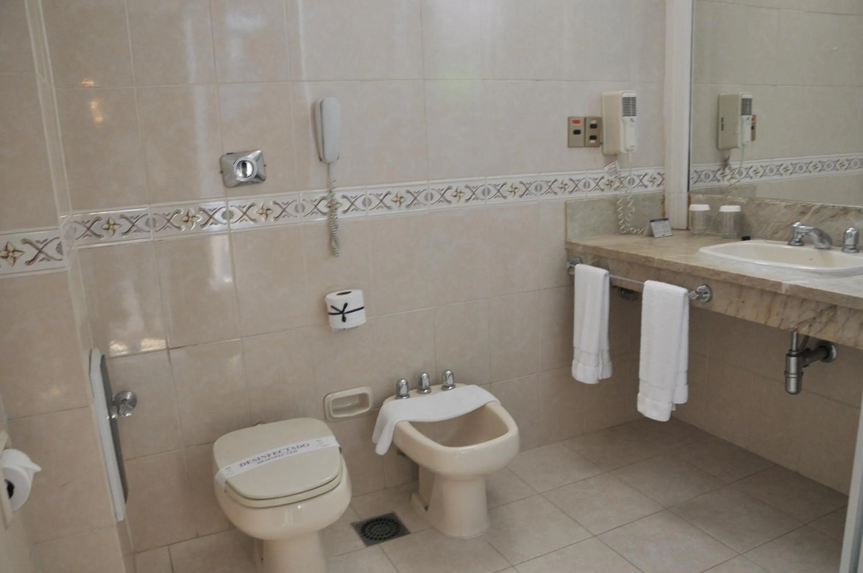 Toilet in Nobile Suites Excelsior Asuncion