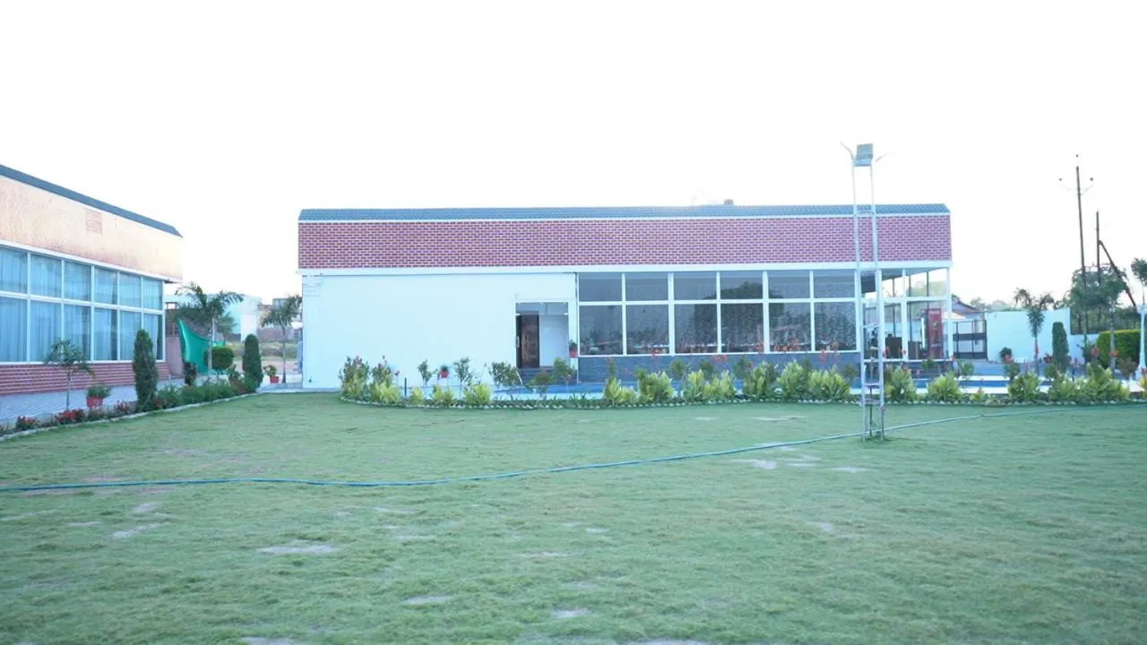 Restaurant/places to eat in The Kamoda Resort