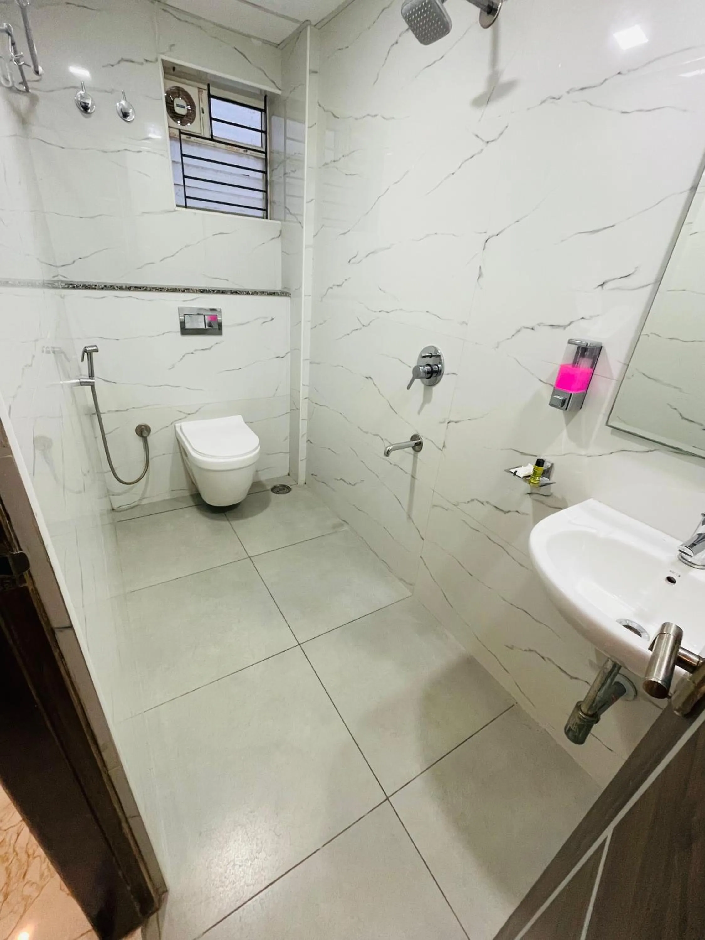 Toilet in Keerthis Royal Suites Hotels in Bangalore Airport