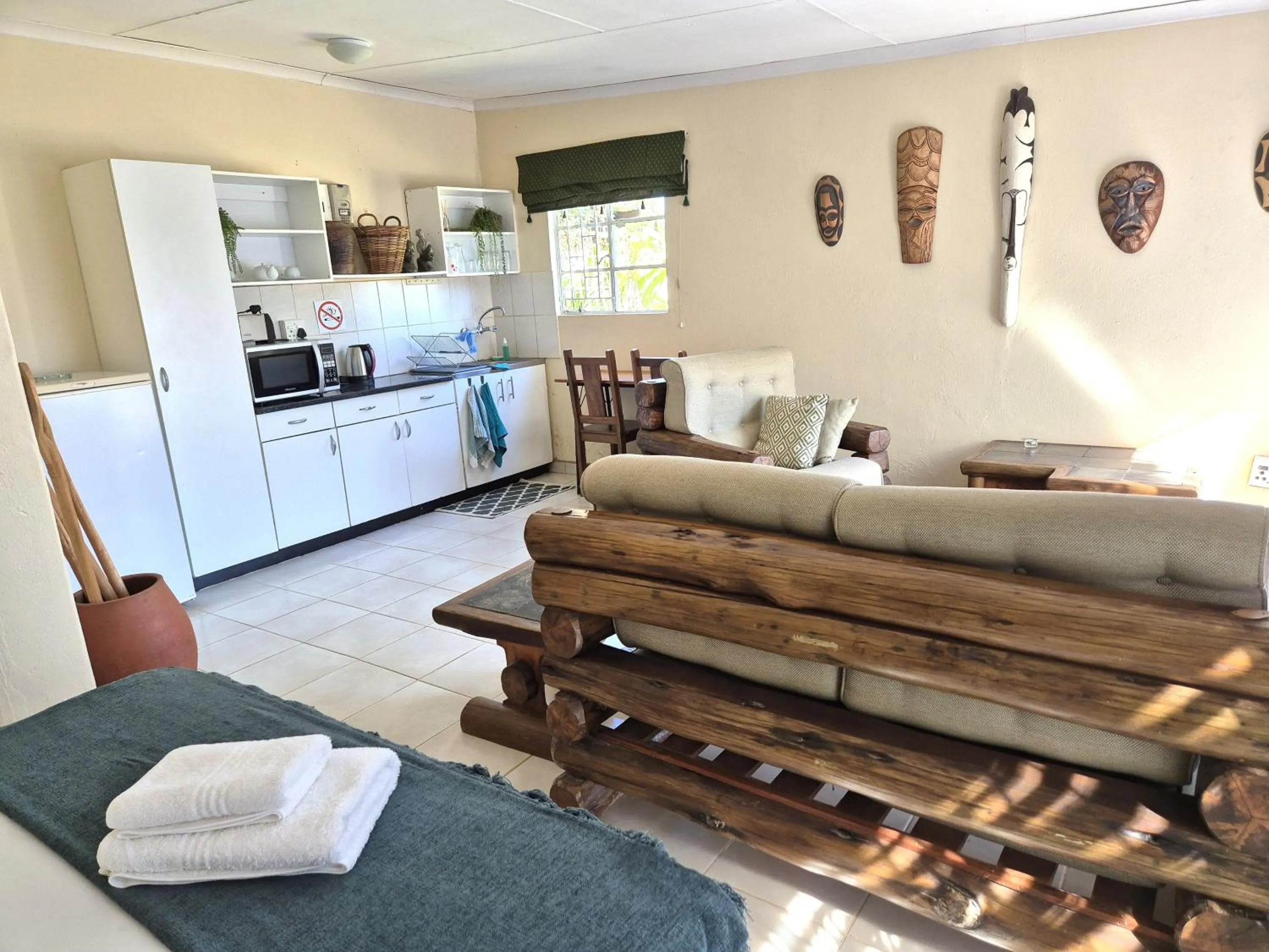 Kitchen or kitchenette in KatiKati Eco Lodge