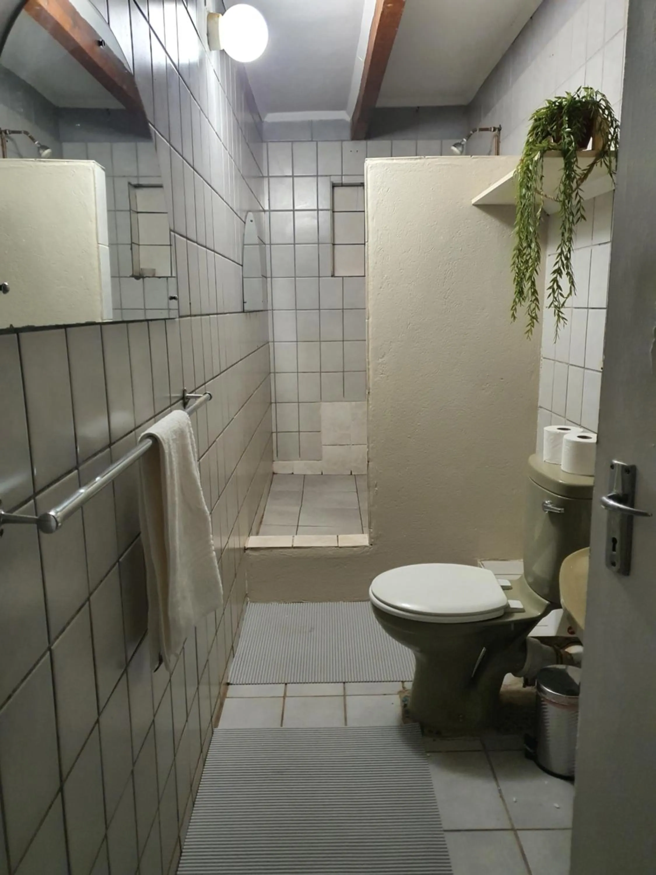 Shower in KatiKati Eco Lodge