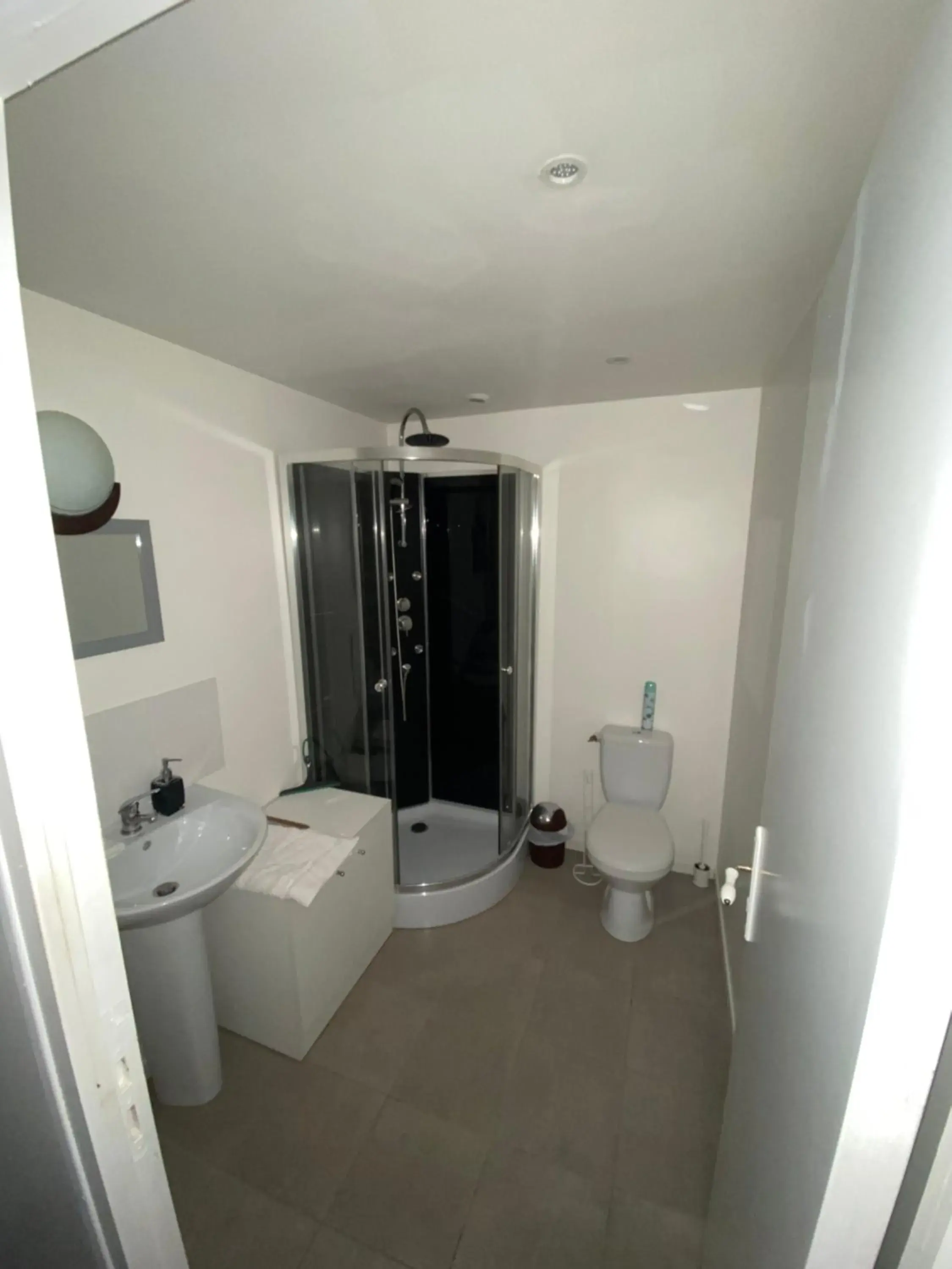 Double Room in La Dilichambre Double Room in La Dilichambre