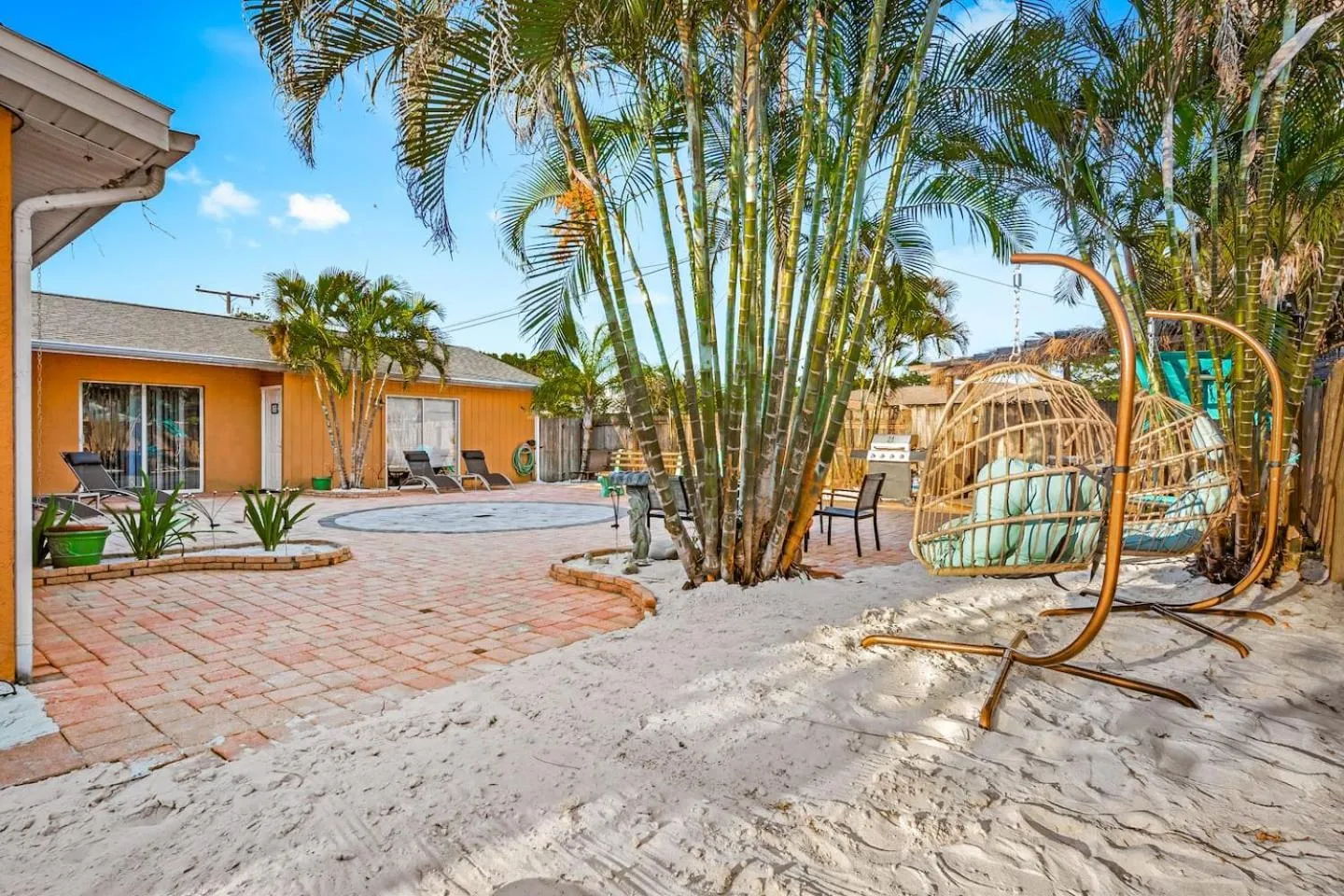 Coastal Villa w Amazing Courtyard - Splash Pad!