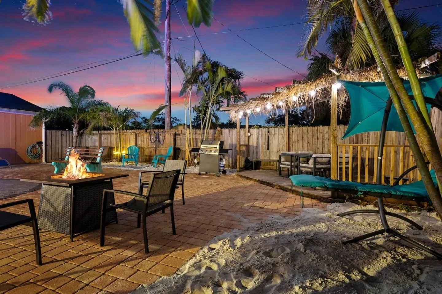 Coastal Villa w Amazing Courtyard - Splash Pad!