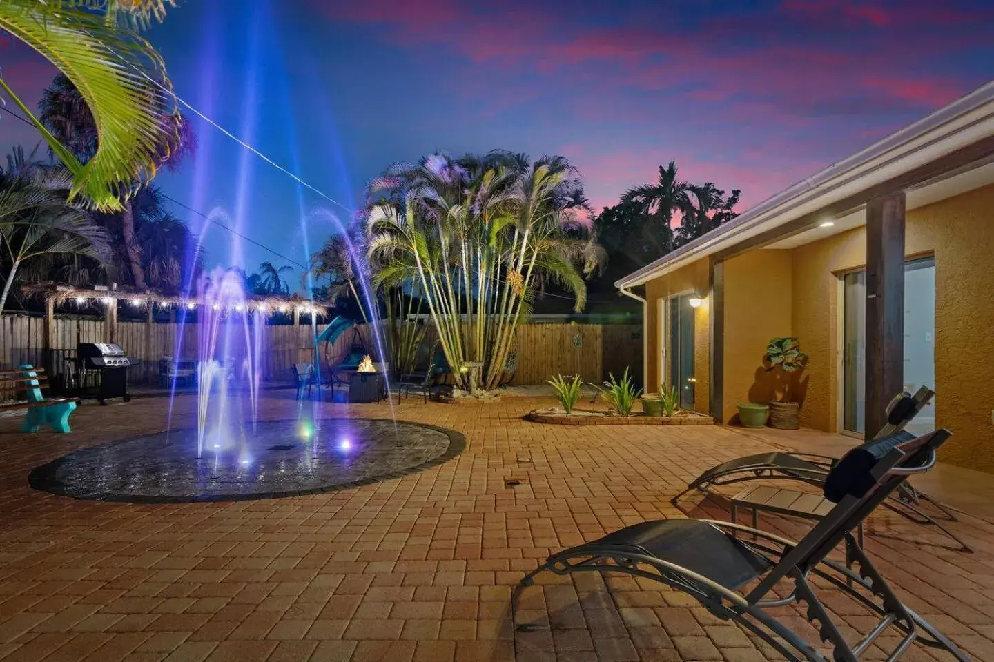Coastal Villa w Amazing Courtyard - Splash Pad! Coastal Villa w Amazing Courtyard - Splash Pad!