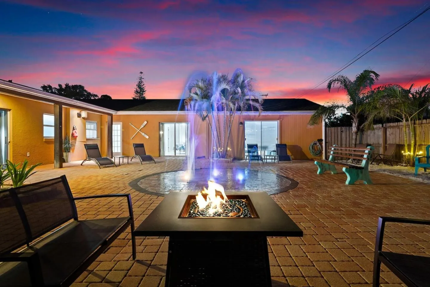 Coastal Villa w Amazing Courtyard - Splash Pad!