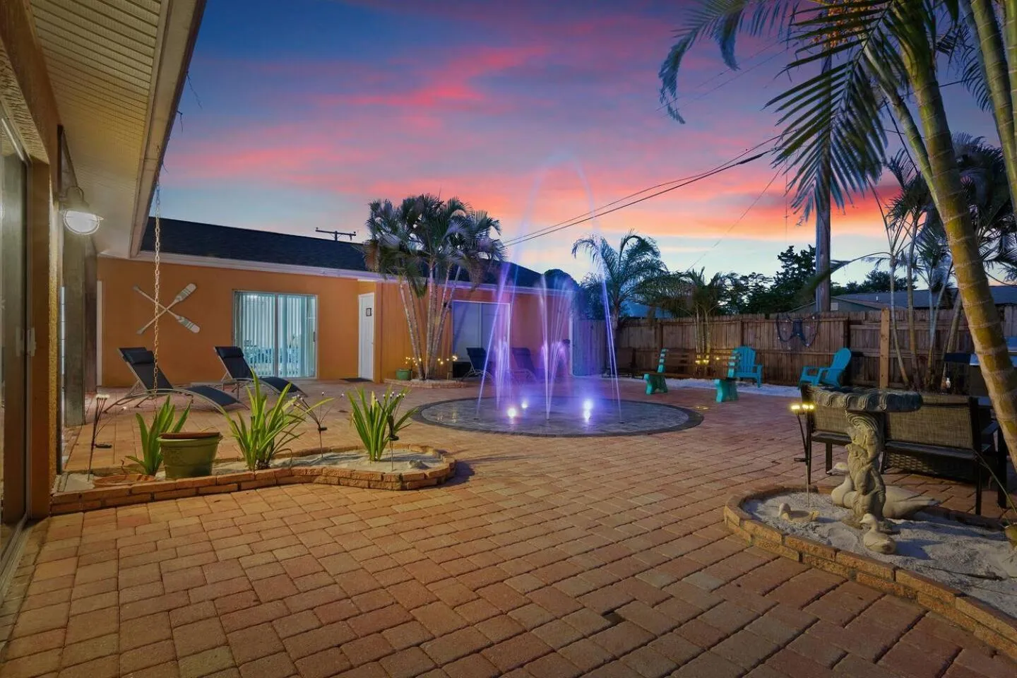 Coastal Villa w Amazing Courtyard - Splash Pad!