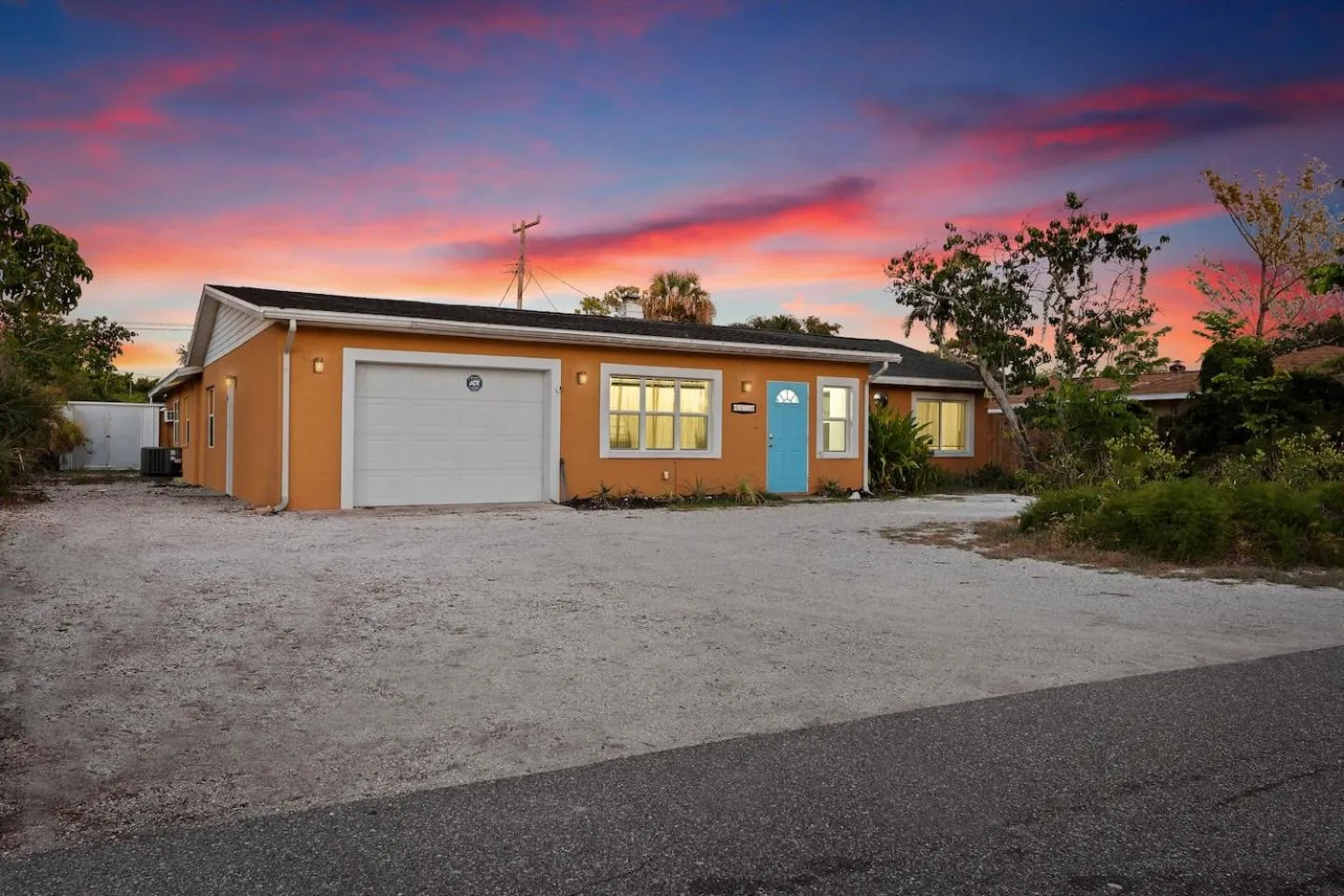 Coastal Villa w Amazing Courtyard - Splash Pad!